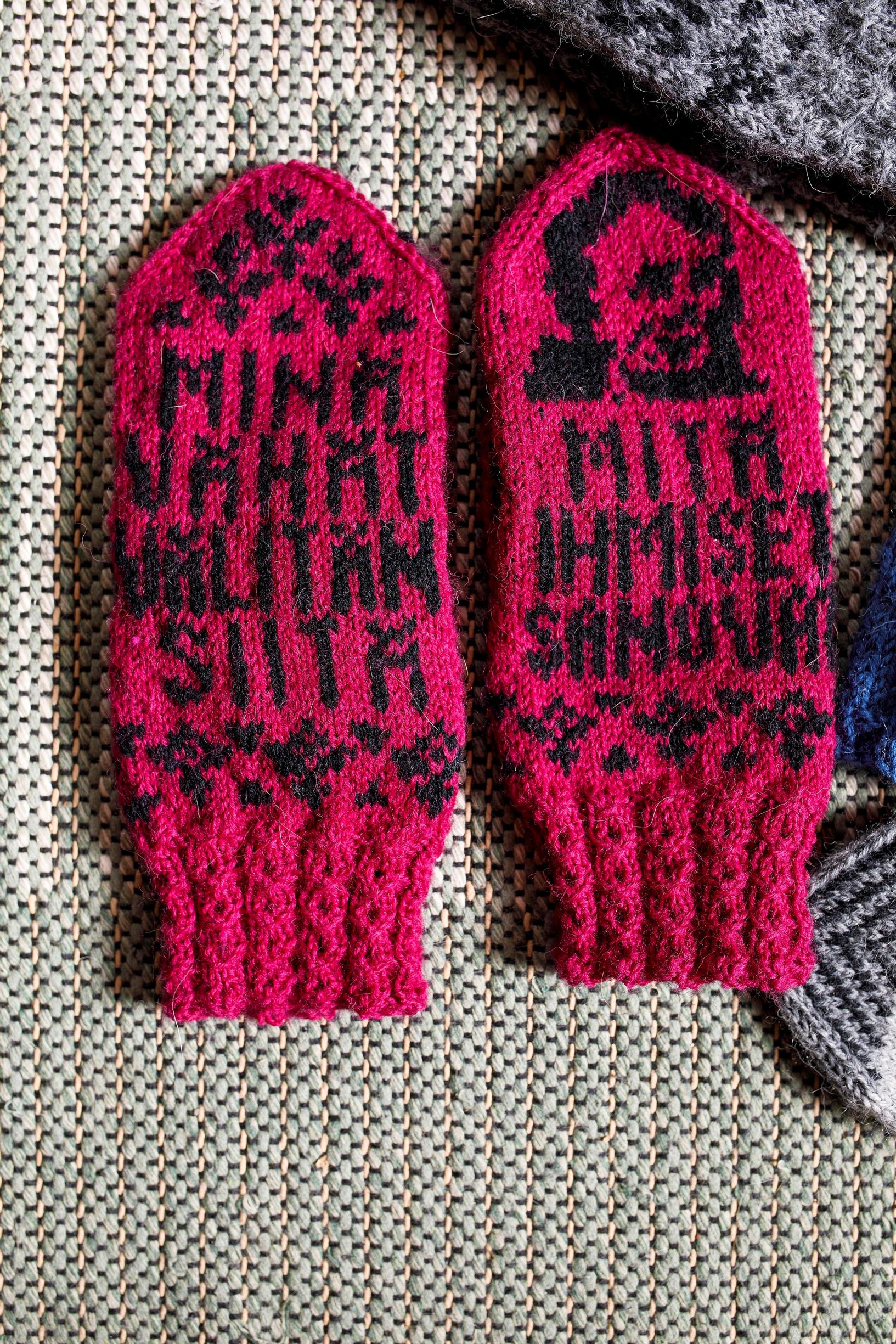 Mittens featuring an image of Minna Canth and the text ‘I couldn’t care less about what people say.’