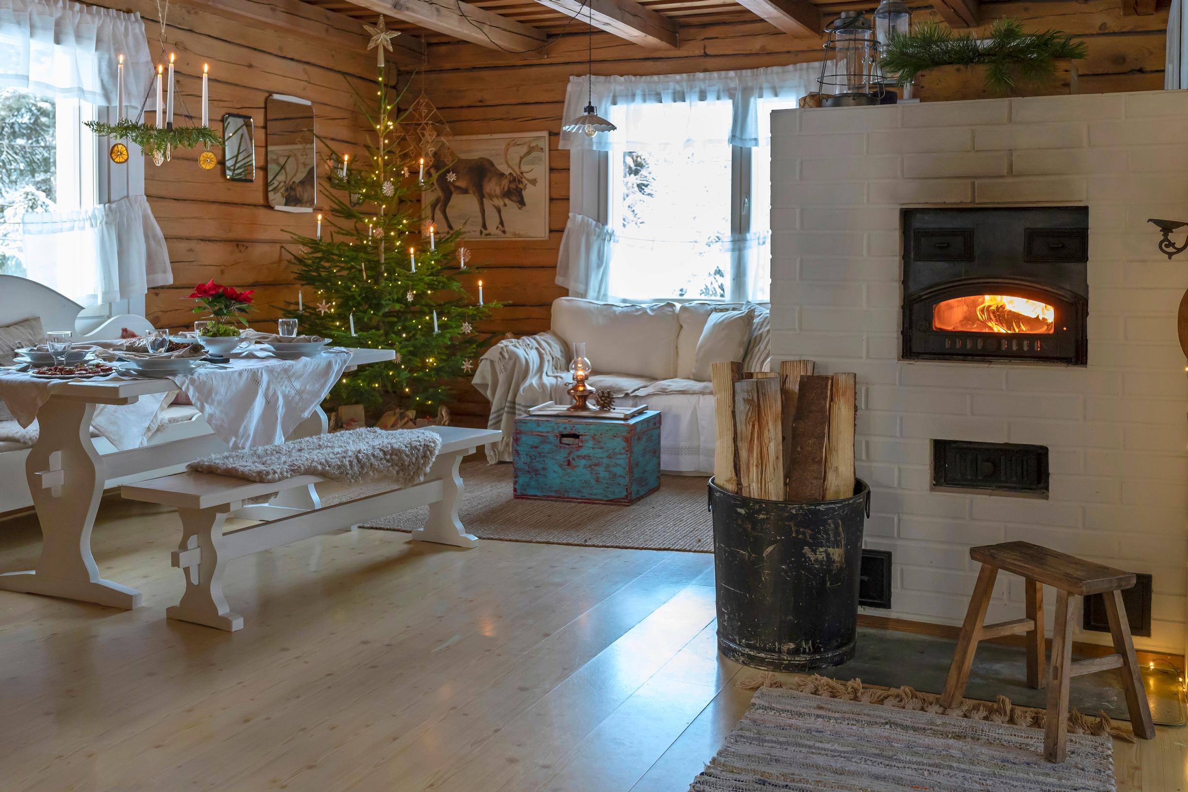 The main room with a baking oven and a Christmas tree