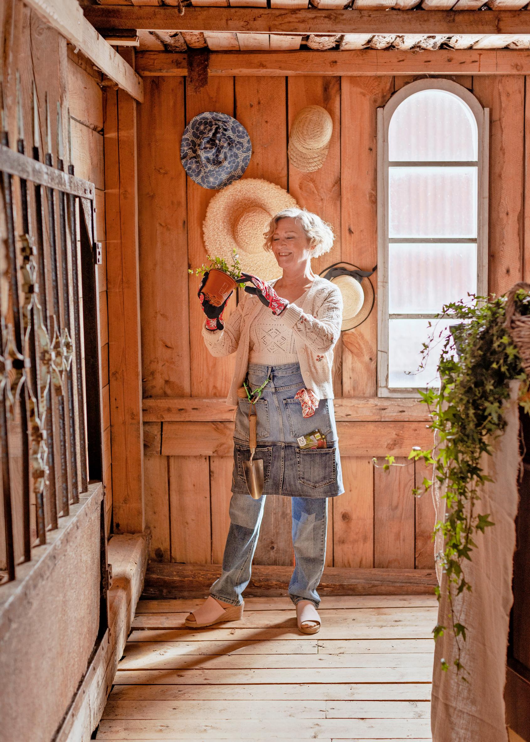 A knee-length apron made from old jeans. 