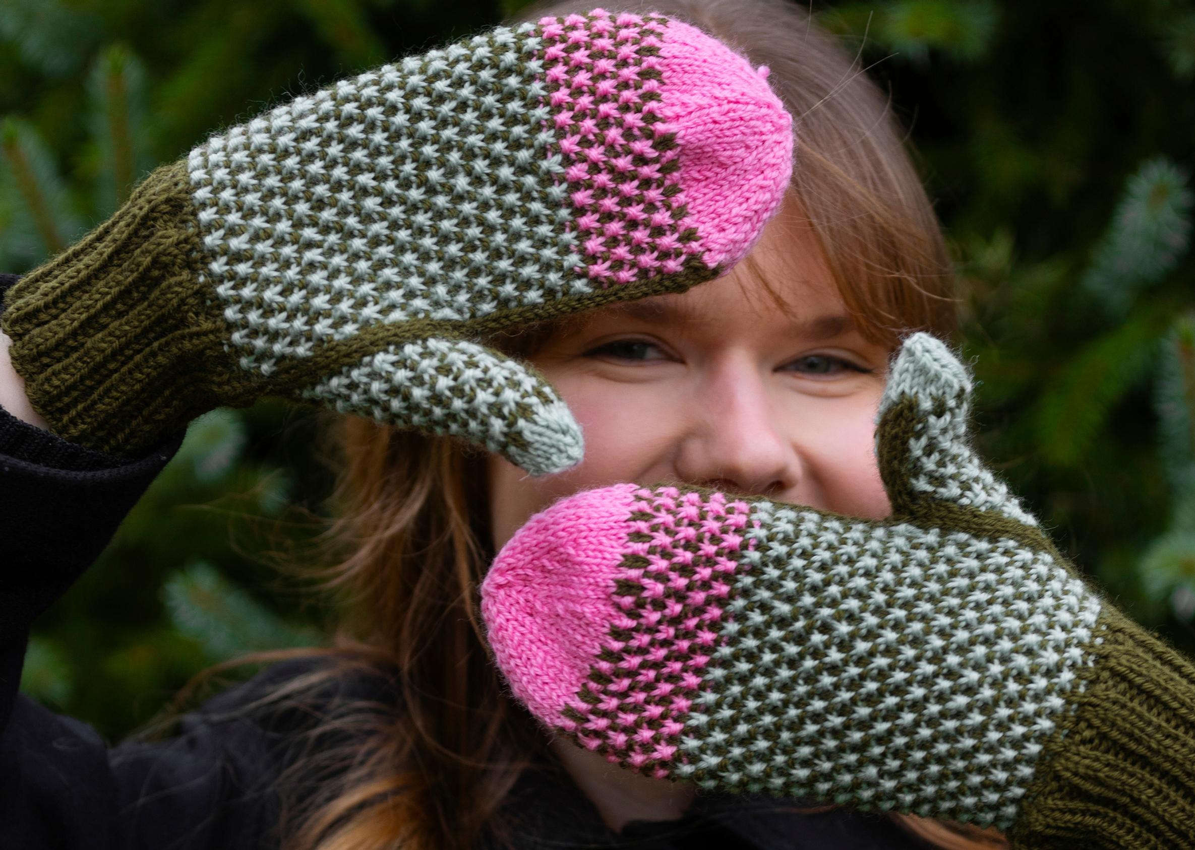 Seed stitch mittens: combine colorwork and seed stitch for a delightfully lively look