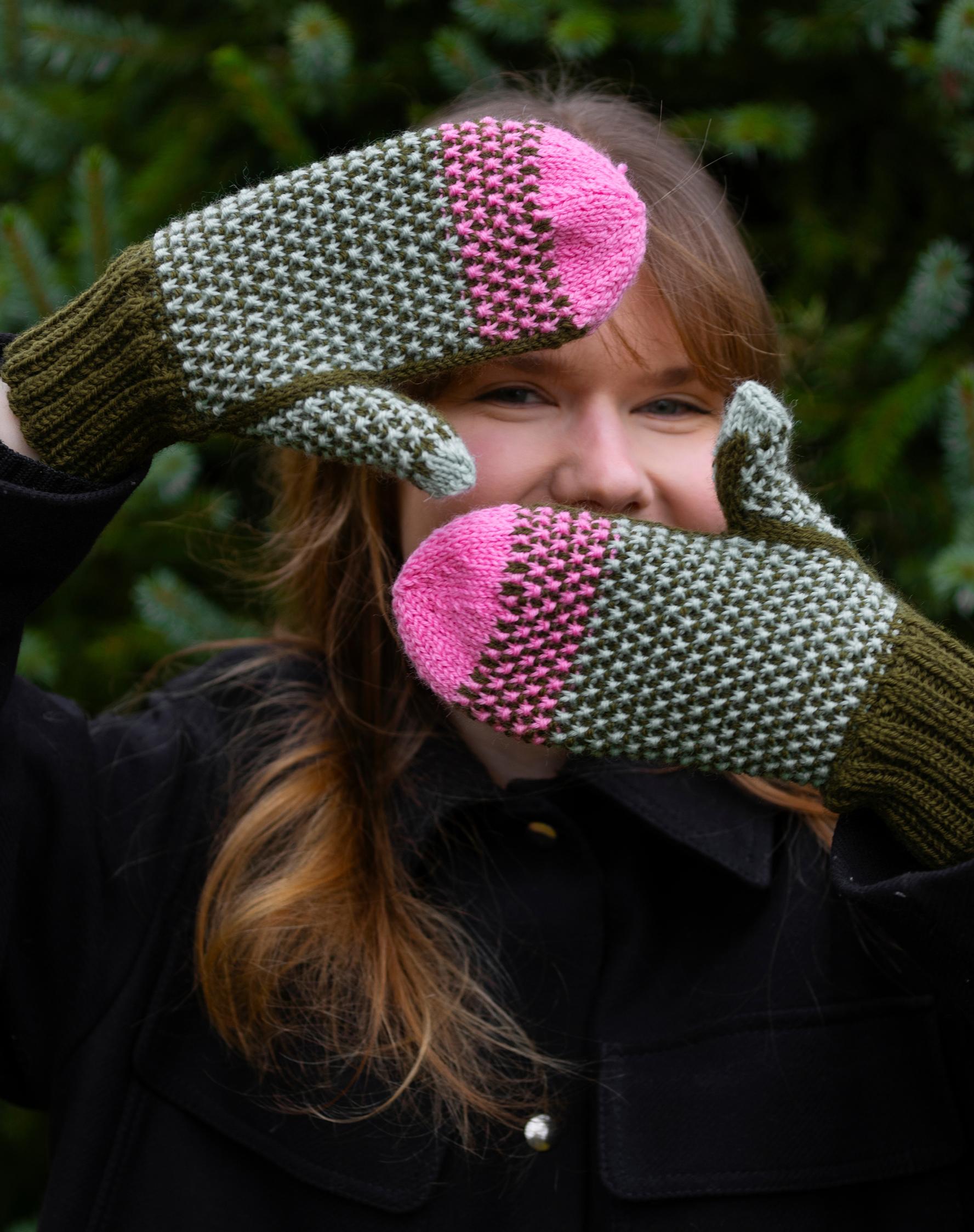 Seed stitch mittens: combine colorwork and seed stitch for a delightfully lively look