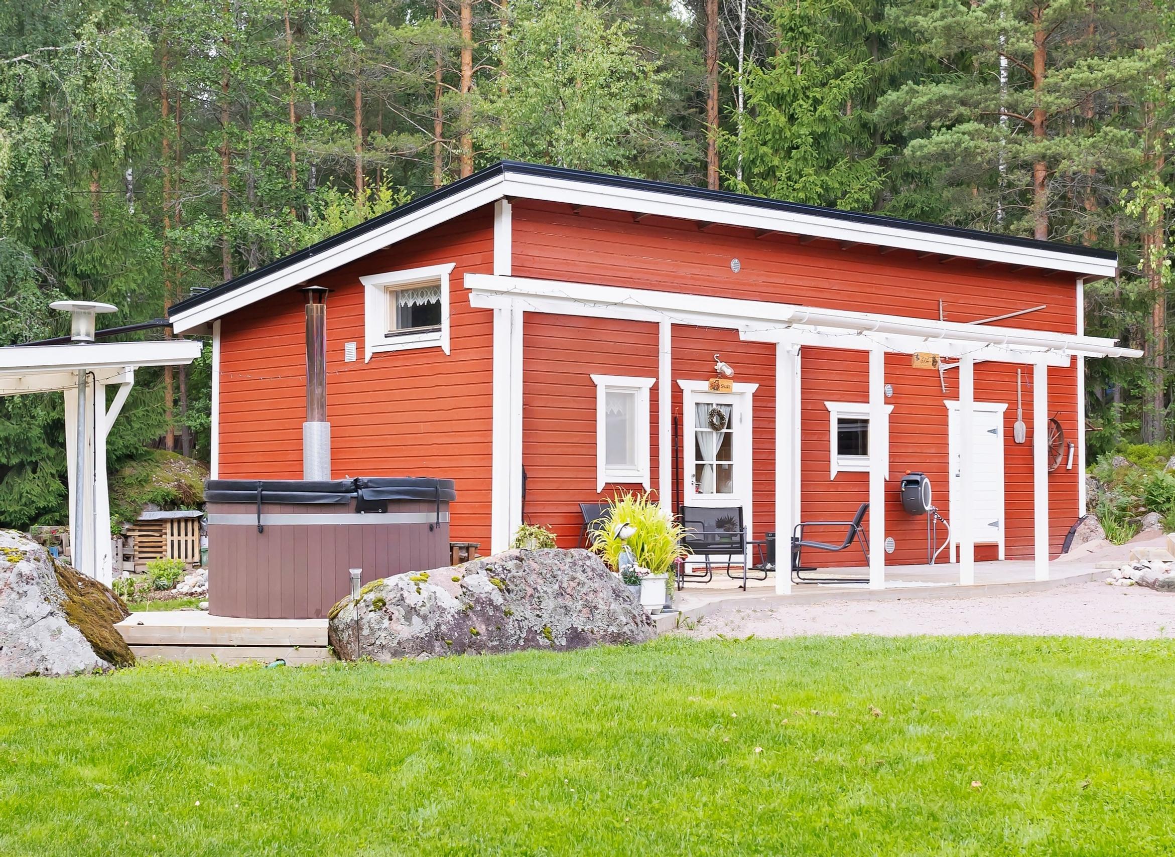 Red-and-white sauna building