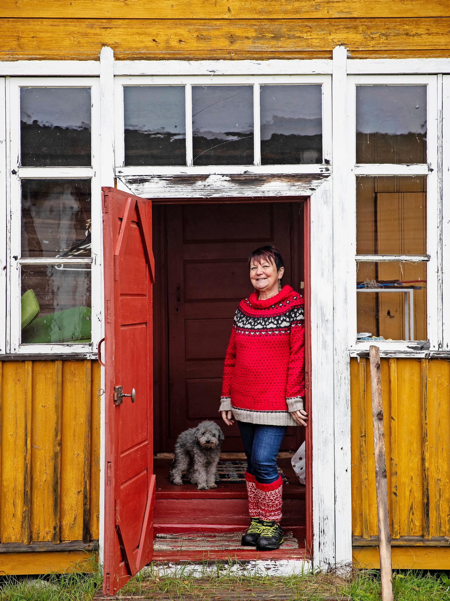 58-year-old Päivi moved alone to a dilapidated granny’s cottage in the countryside—“The abandoned home instantly stole my heart”