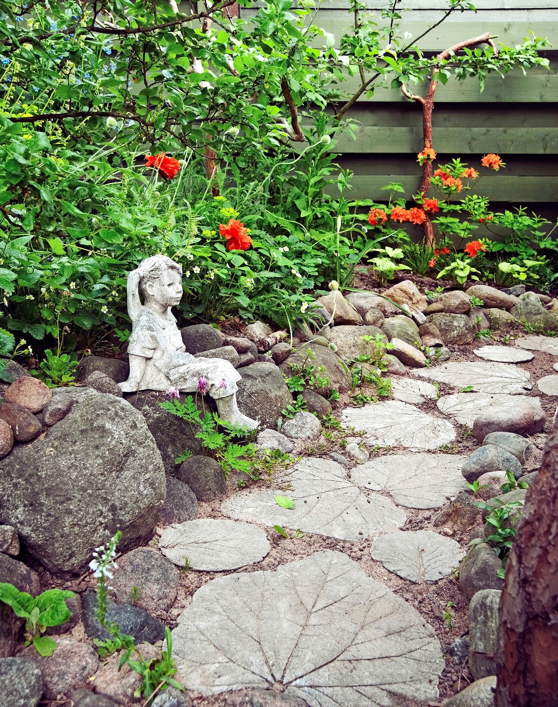recycled garden decorations