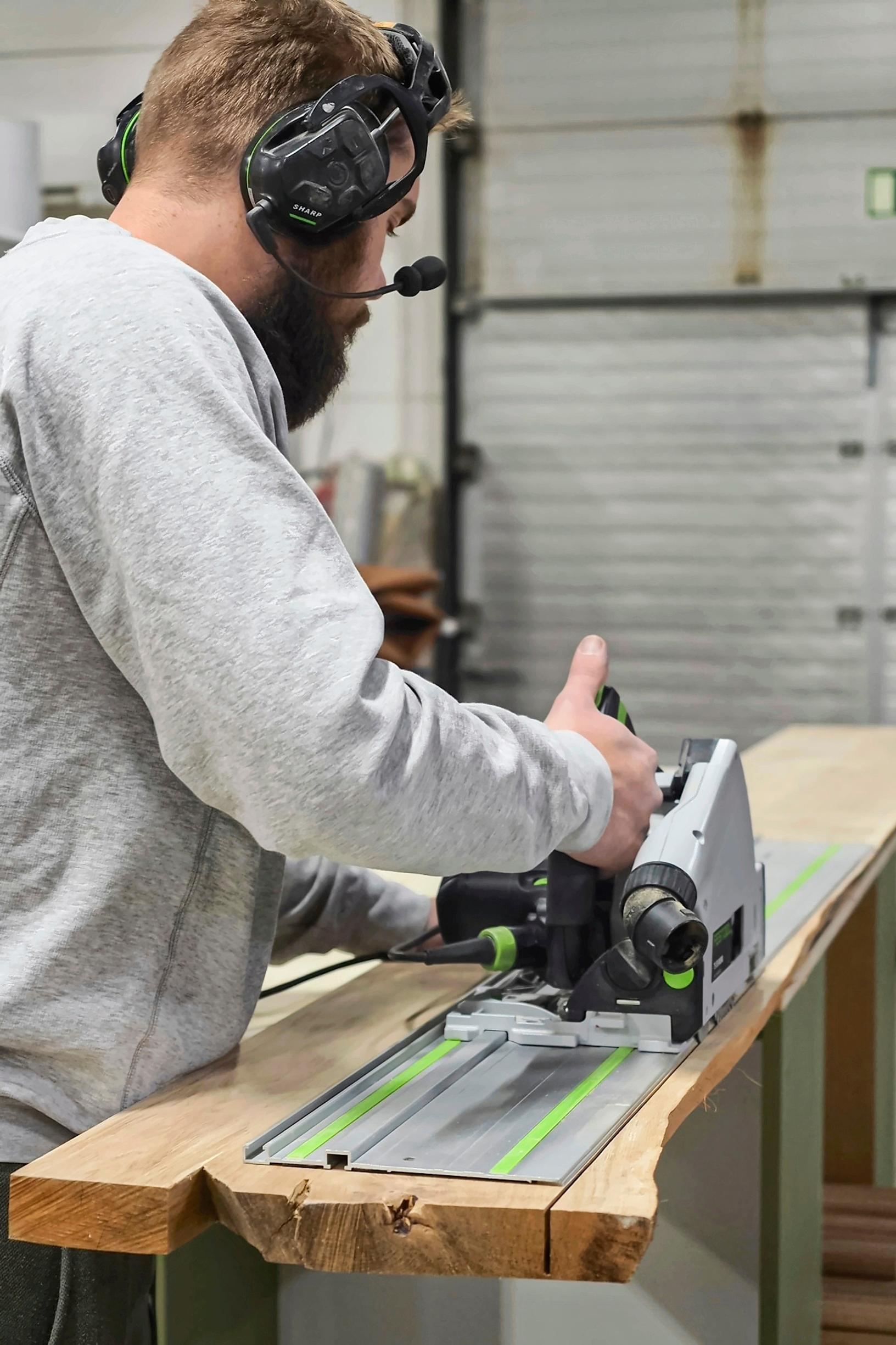 Cutting the board to the correct width
