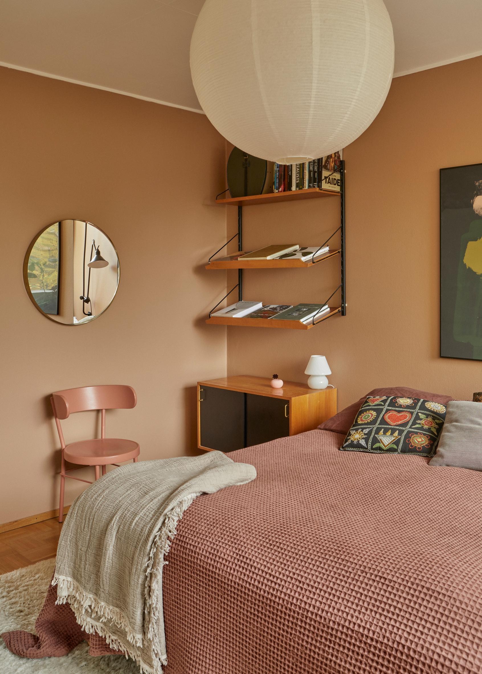 The Werner West Hugging Chair complements the bedroom’s color scheme.
