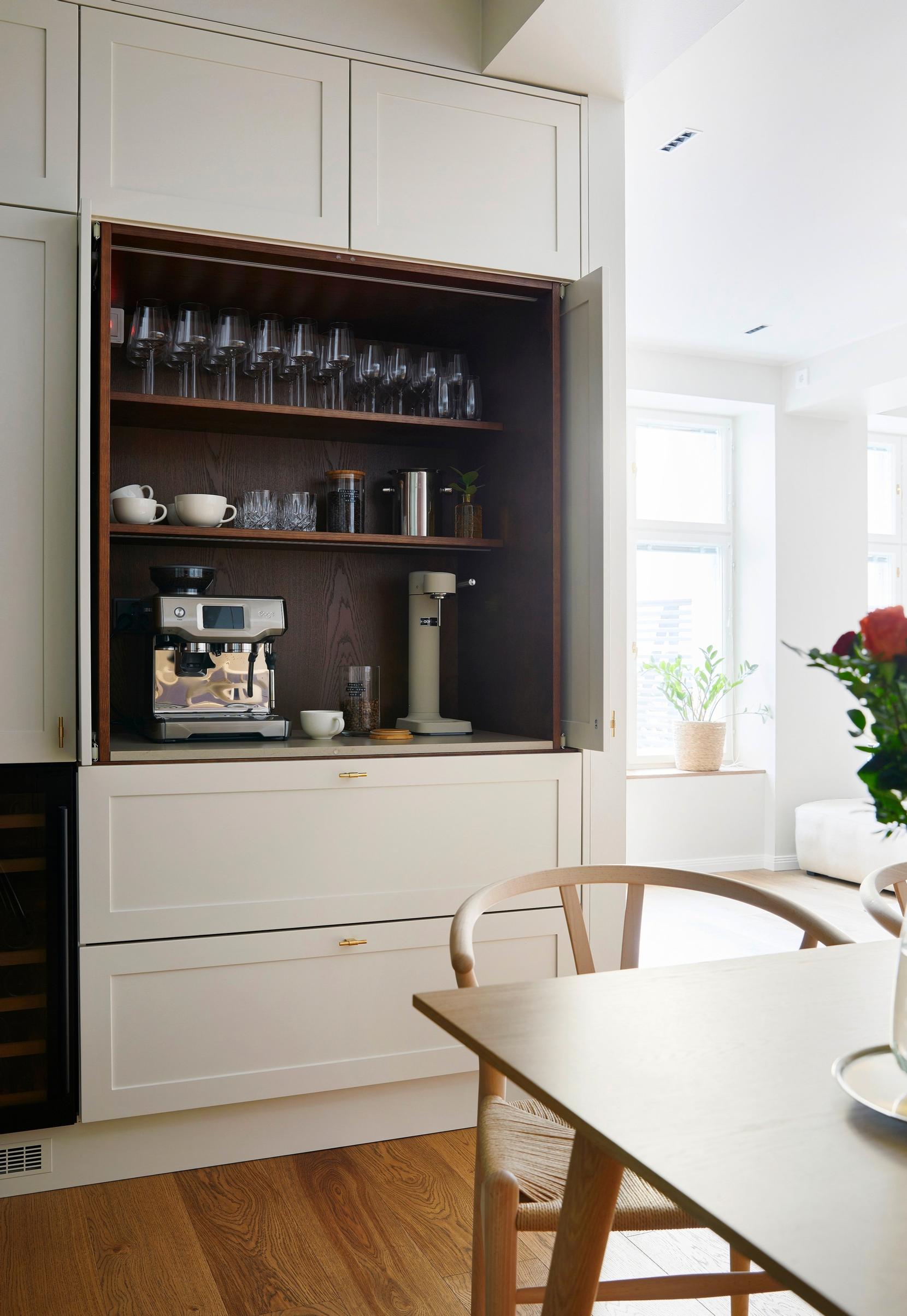 Dark-wood breakfast cabinet