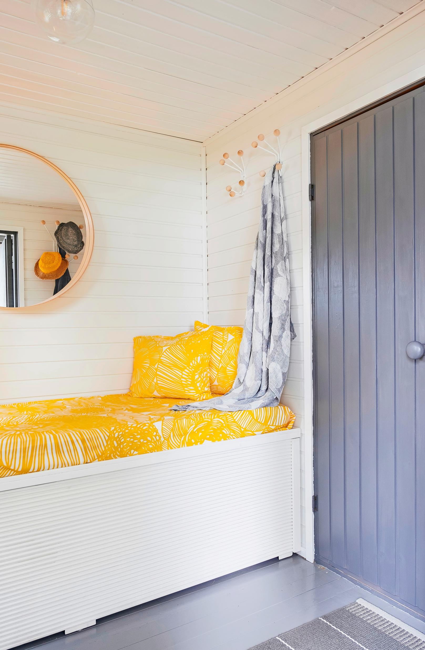 There’s storage space under the lid of the sturdy box bed
