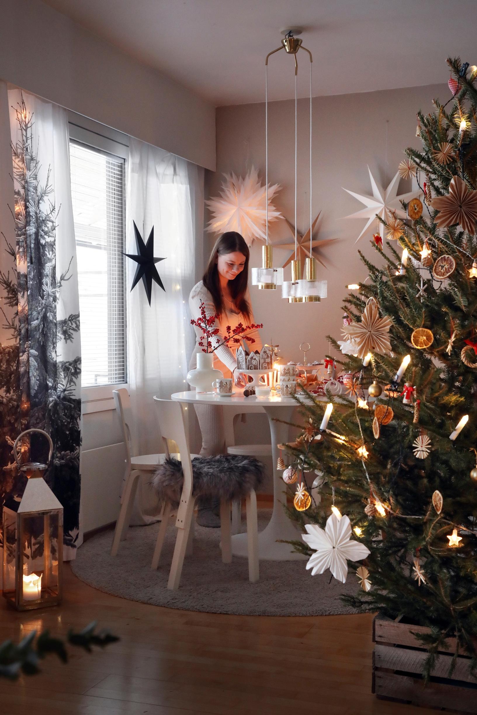 Anni Blomqvist setting the table