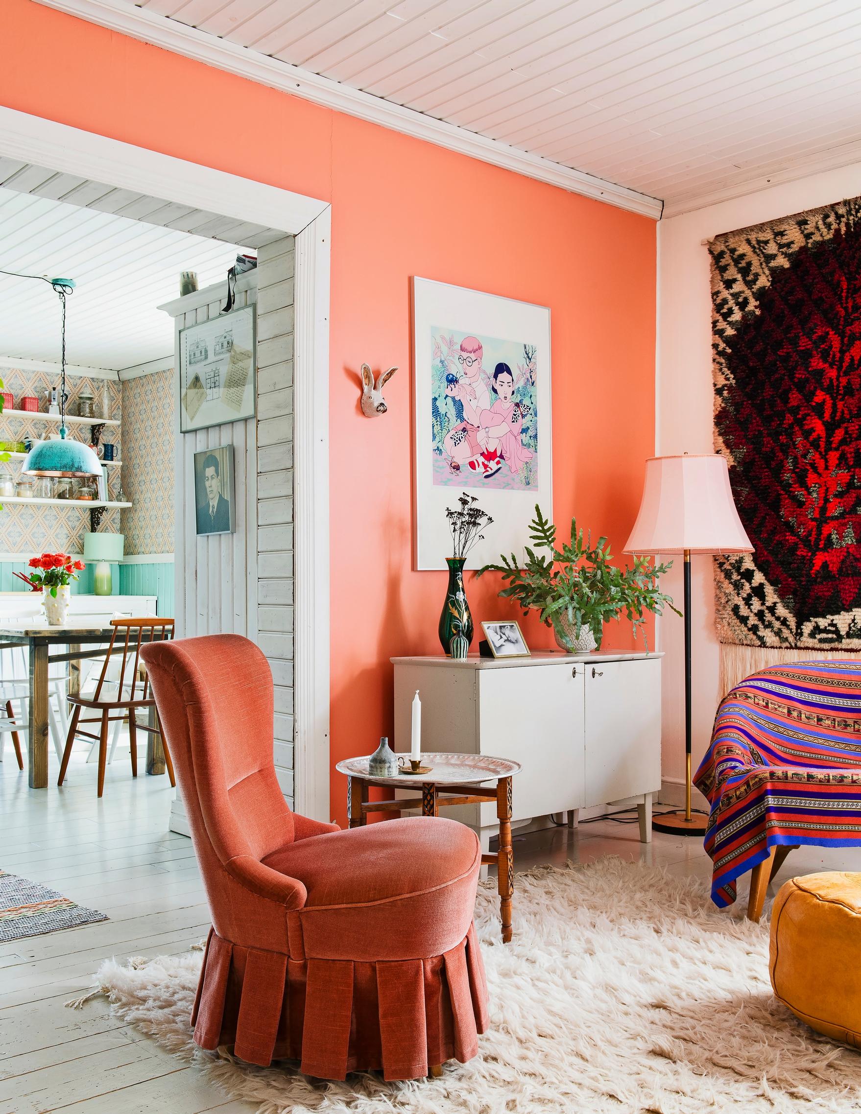 Photo of the living room furnished with vintage furniture.
