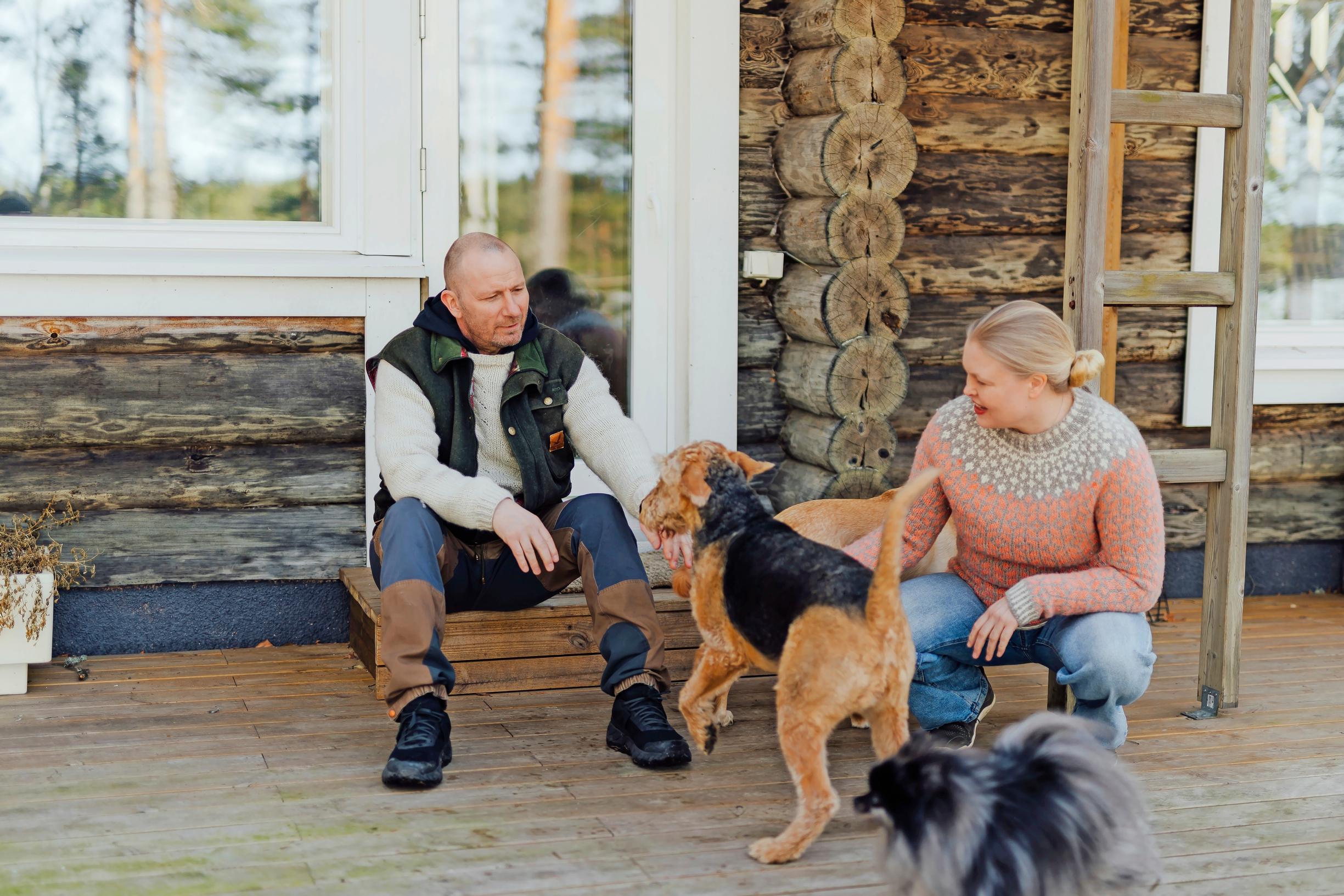 Photo of Suvi and Teppo Heinola in front of their house. 