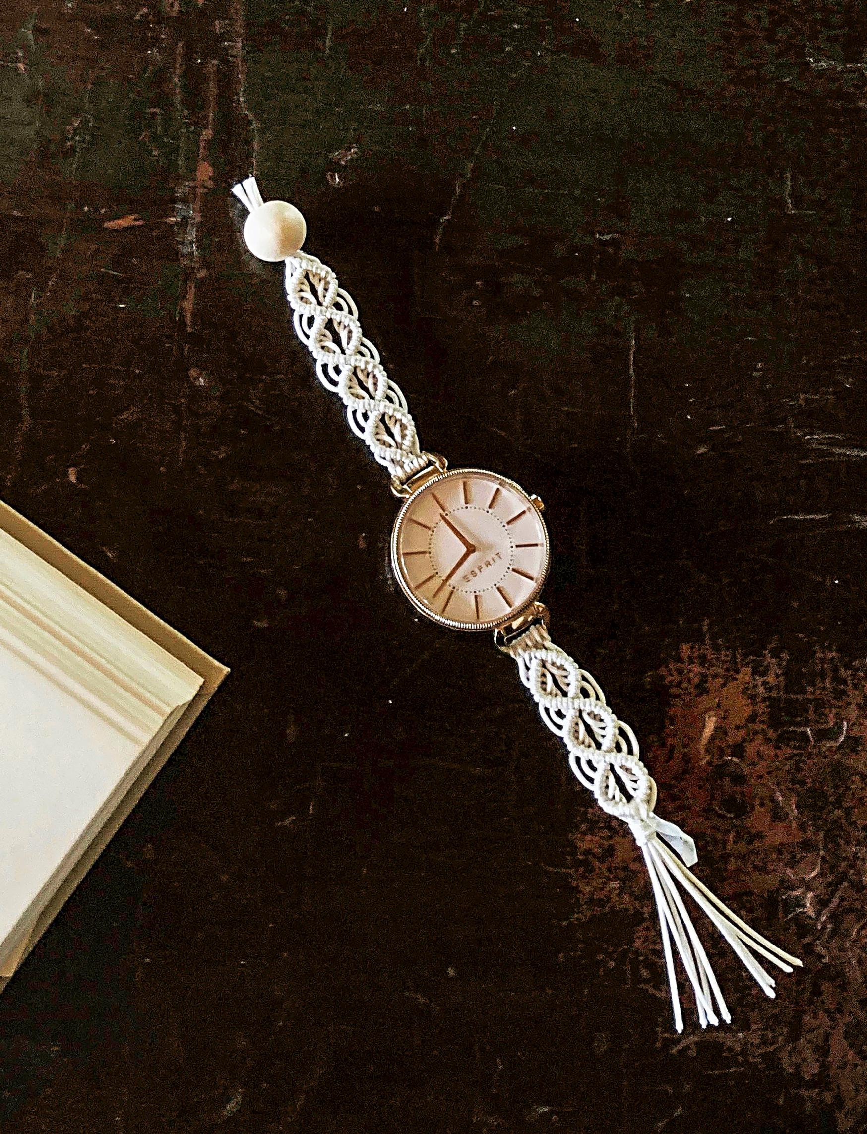 Make a macramé watch strap with easy, basic knots—see step-by-step instructions