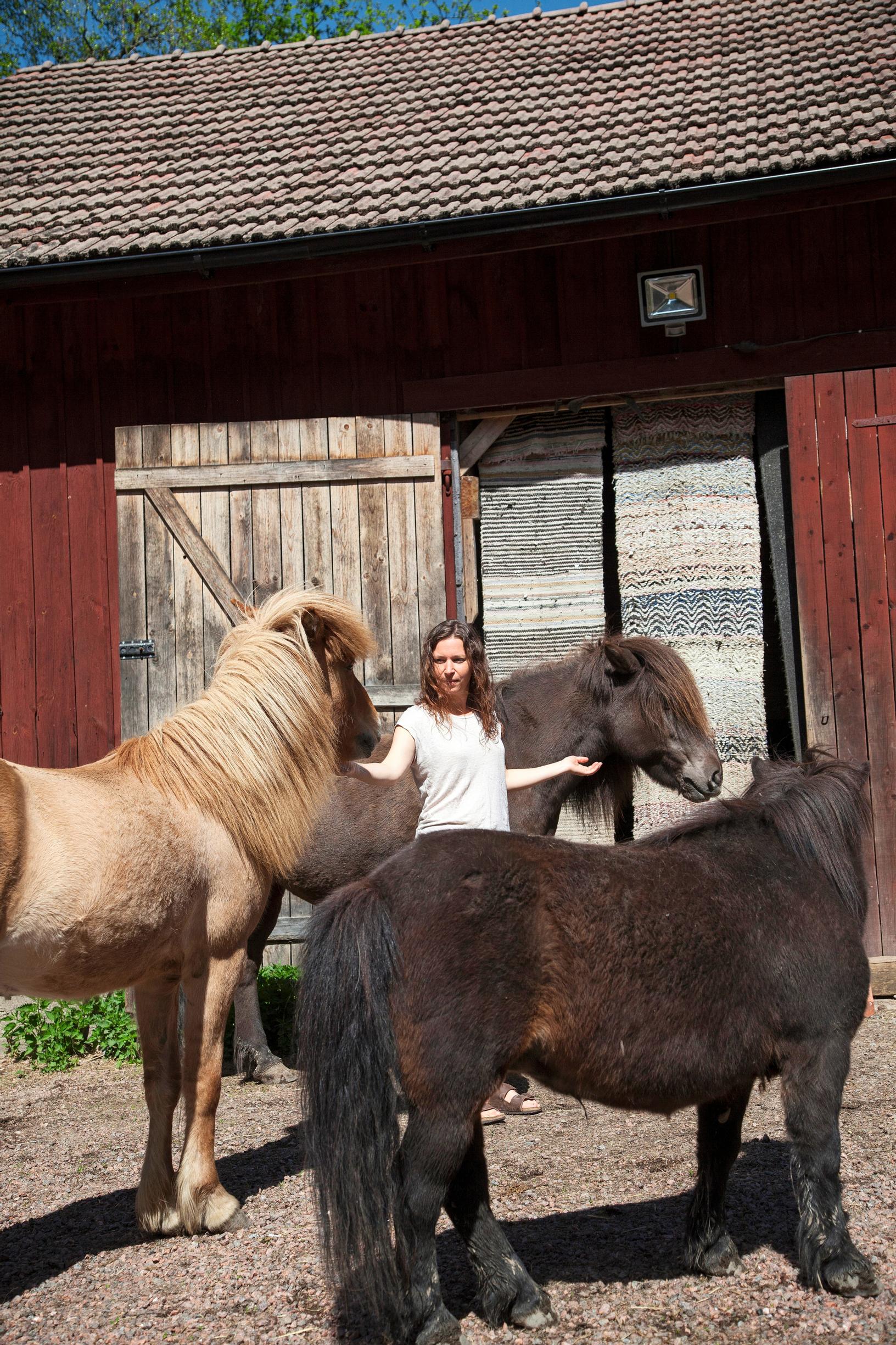 Maisa with the horses.