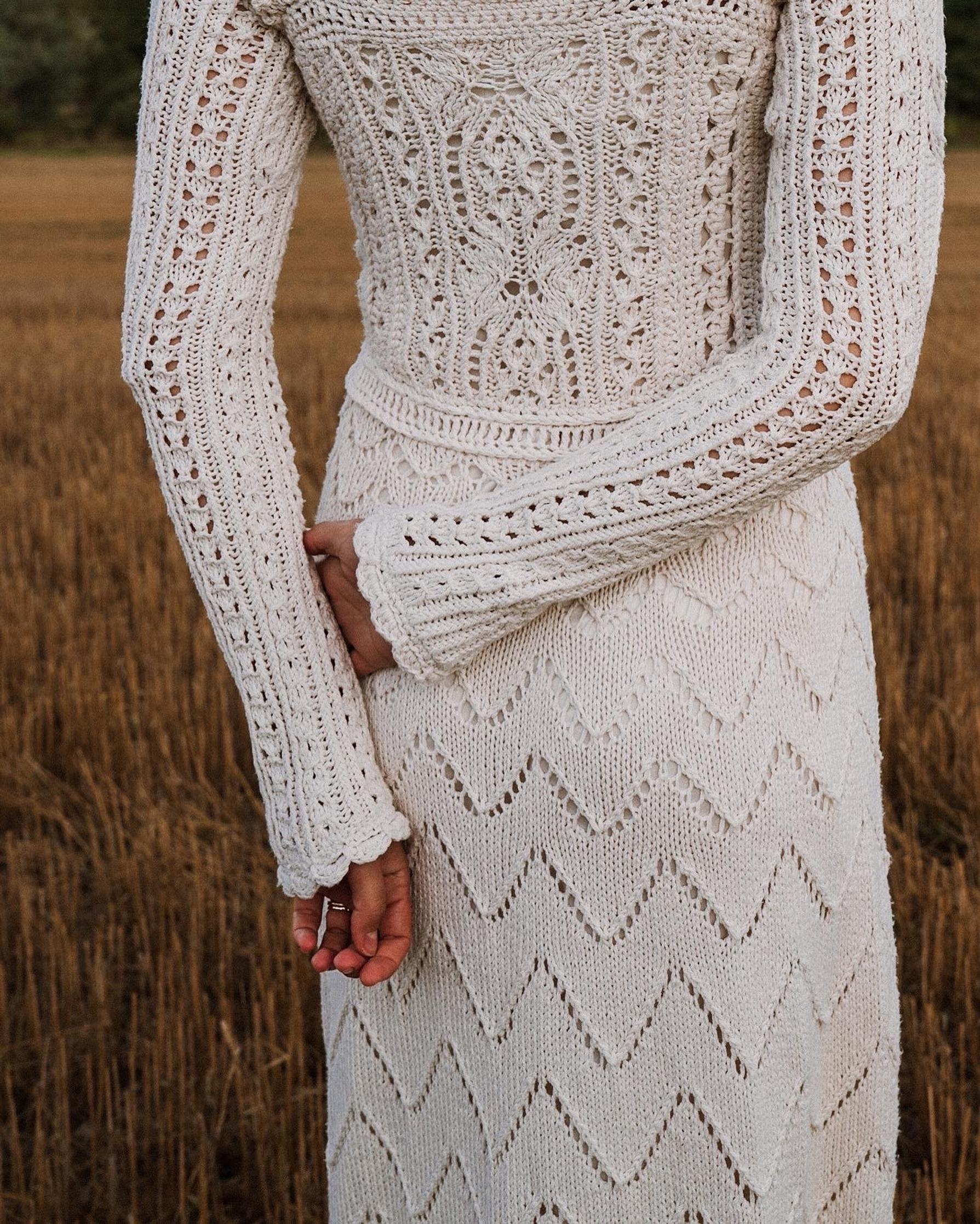 The bodice of Veronika Lindberg’s knitted wedding dress from the back