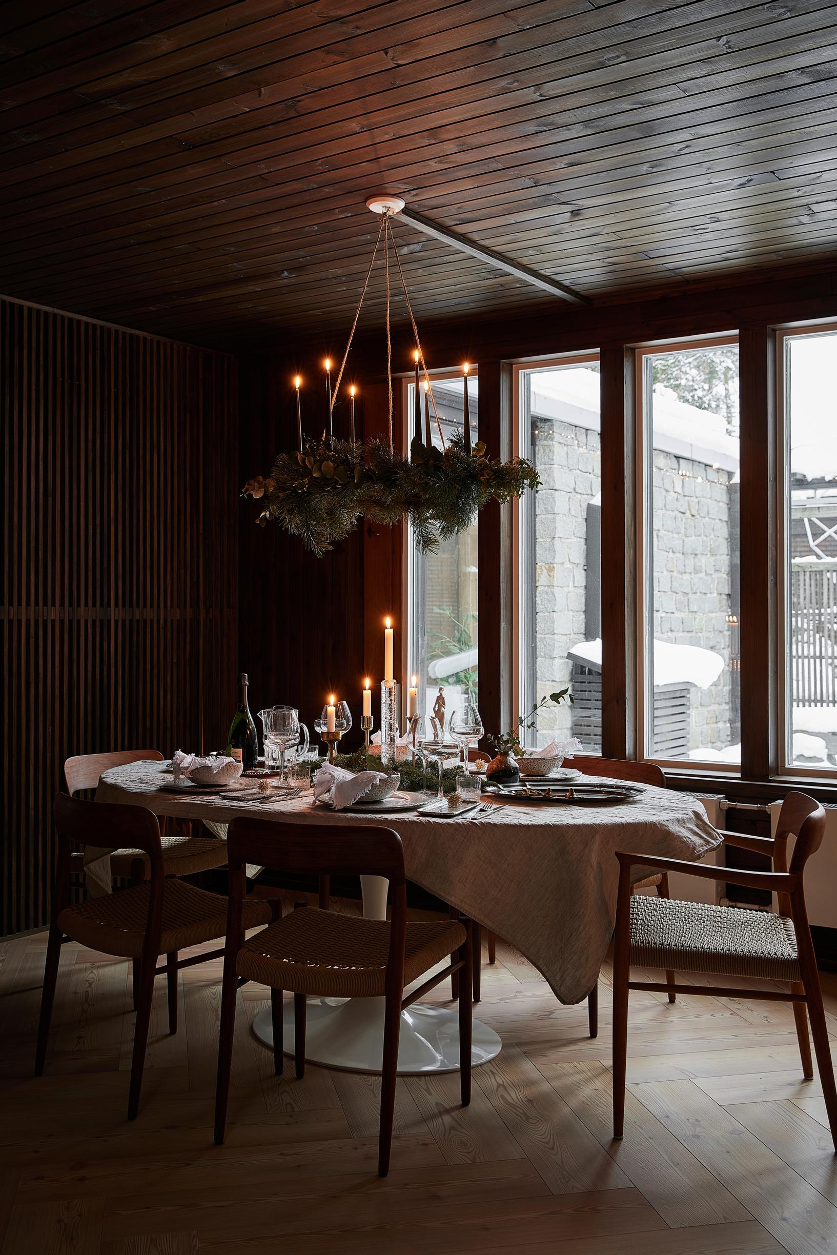 Eero Saarinen’s Tulip table and vintage chairs.