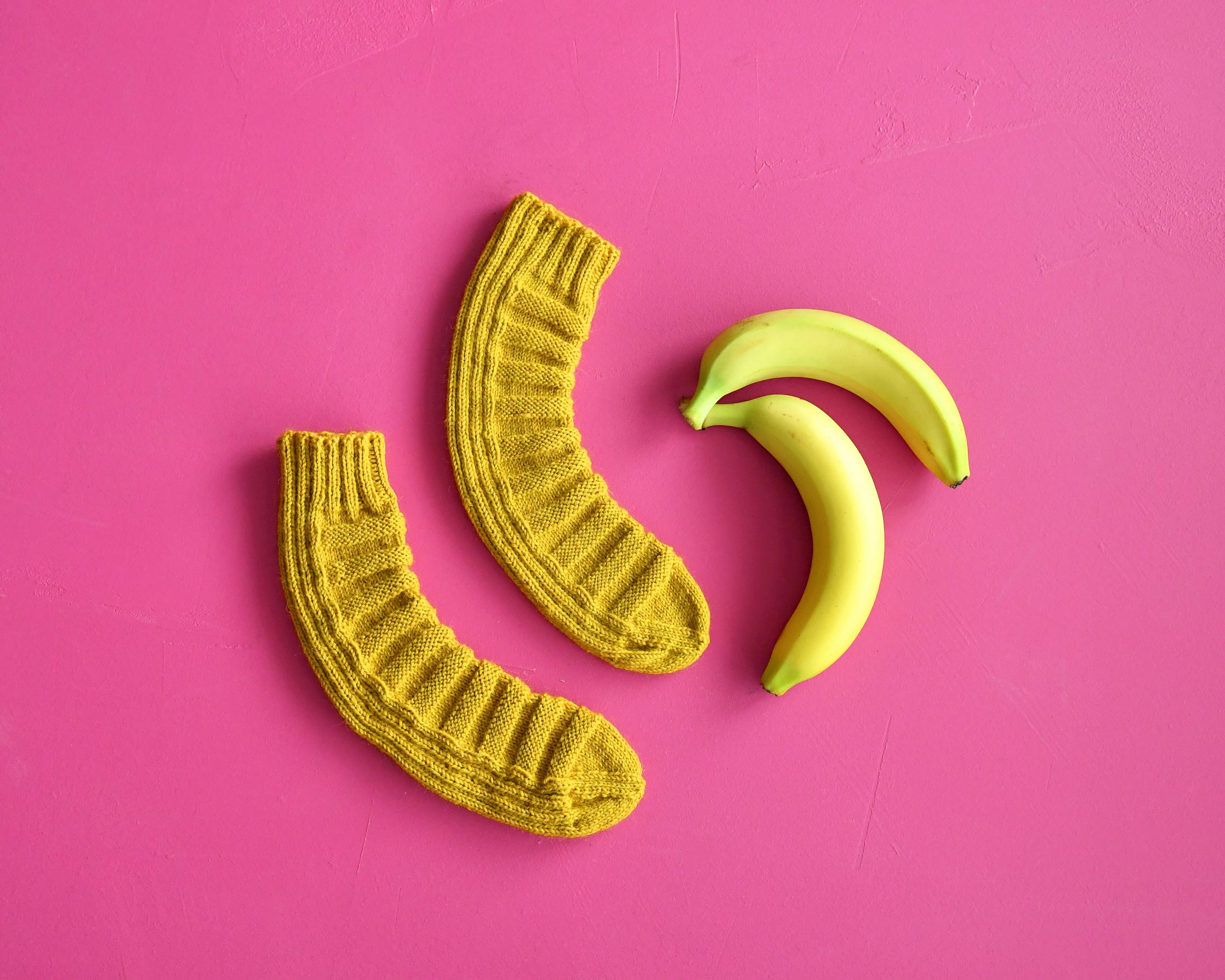 Banana socks pattern—knitting wool socks can’t get any easier than this!