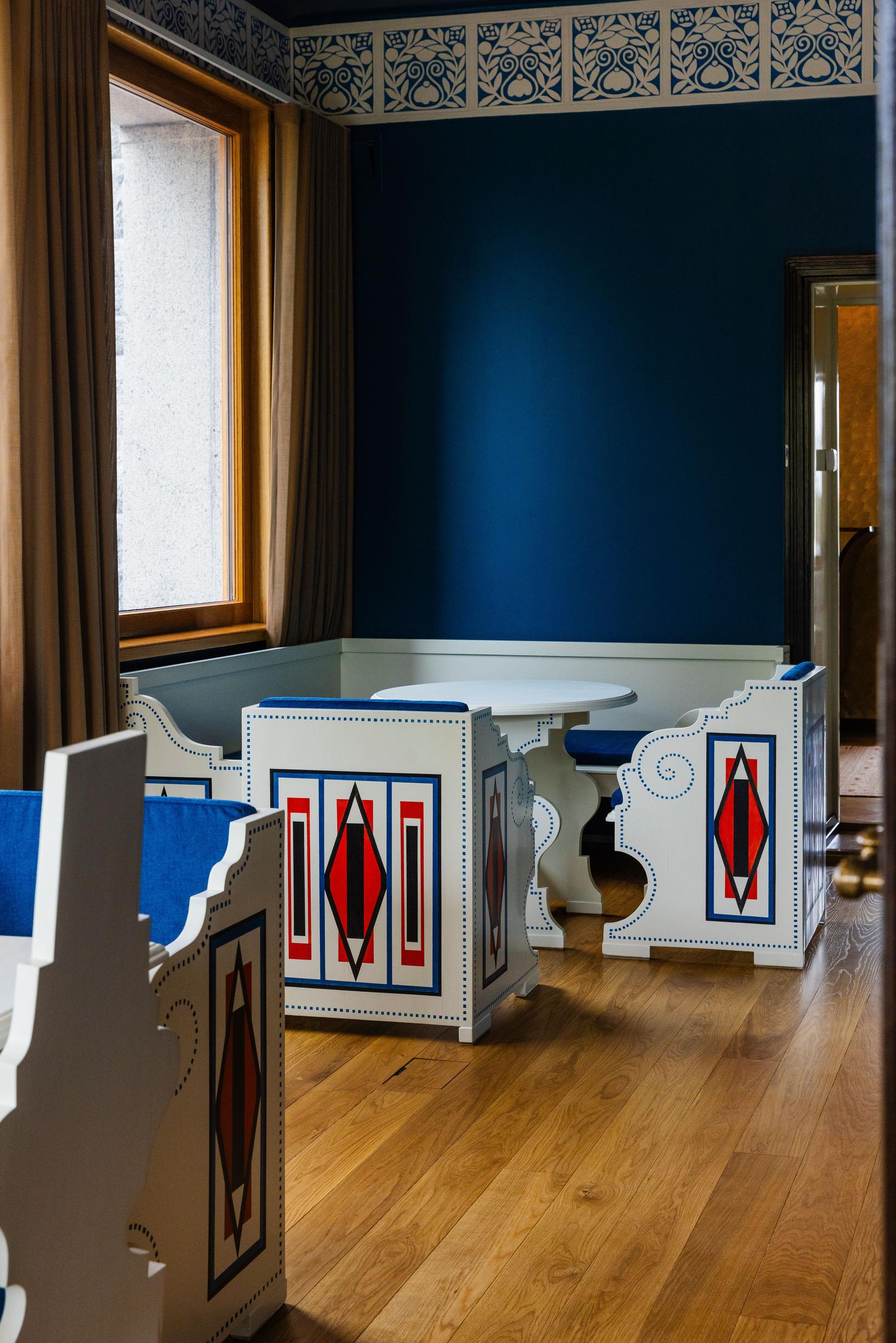 Kultaranta’s white furniture in the corner of the room