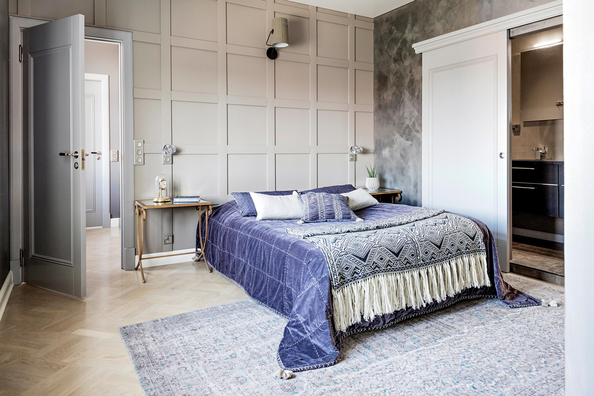 Decorative moldings on bedroom walls
