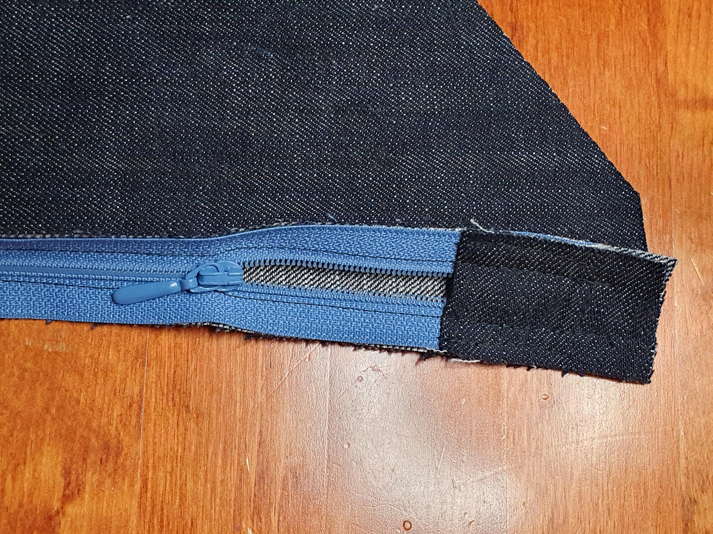 Lining and zipper for the crocheted belt bag