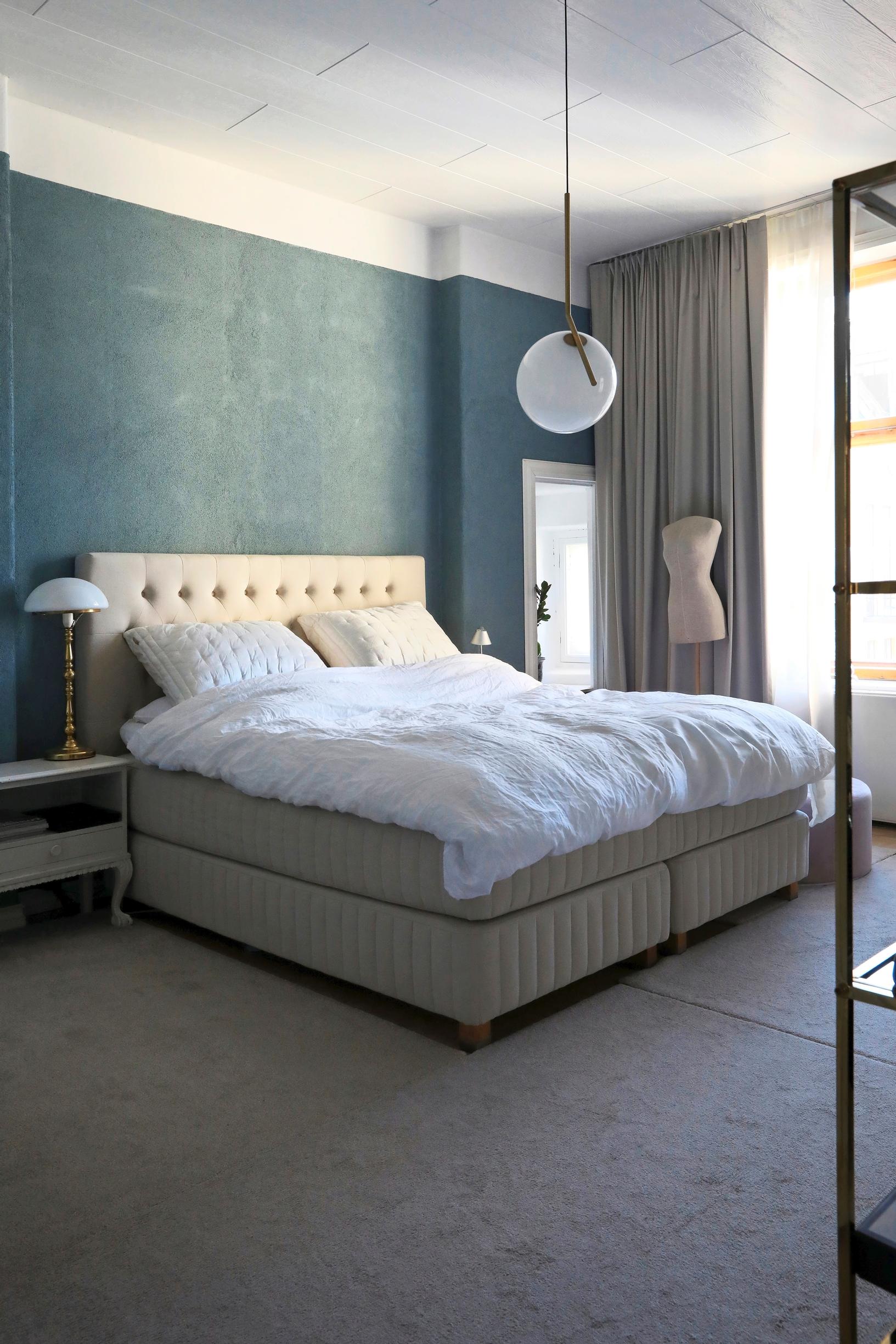 A bedroom with blue walls
