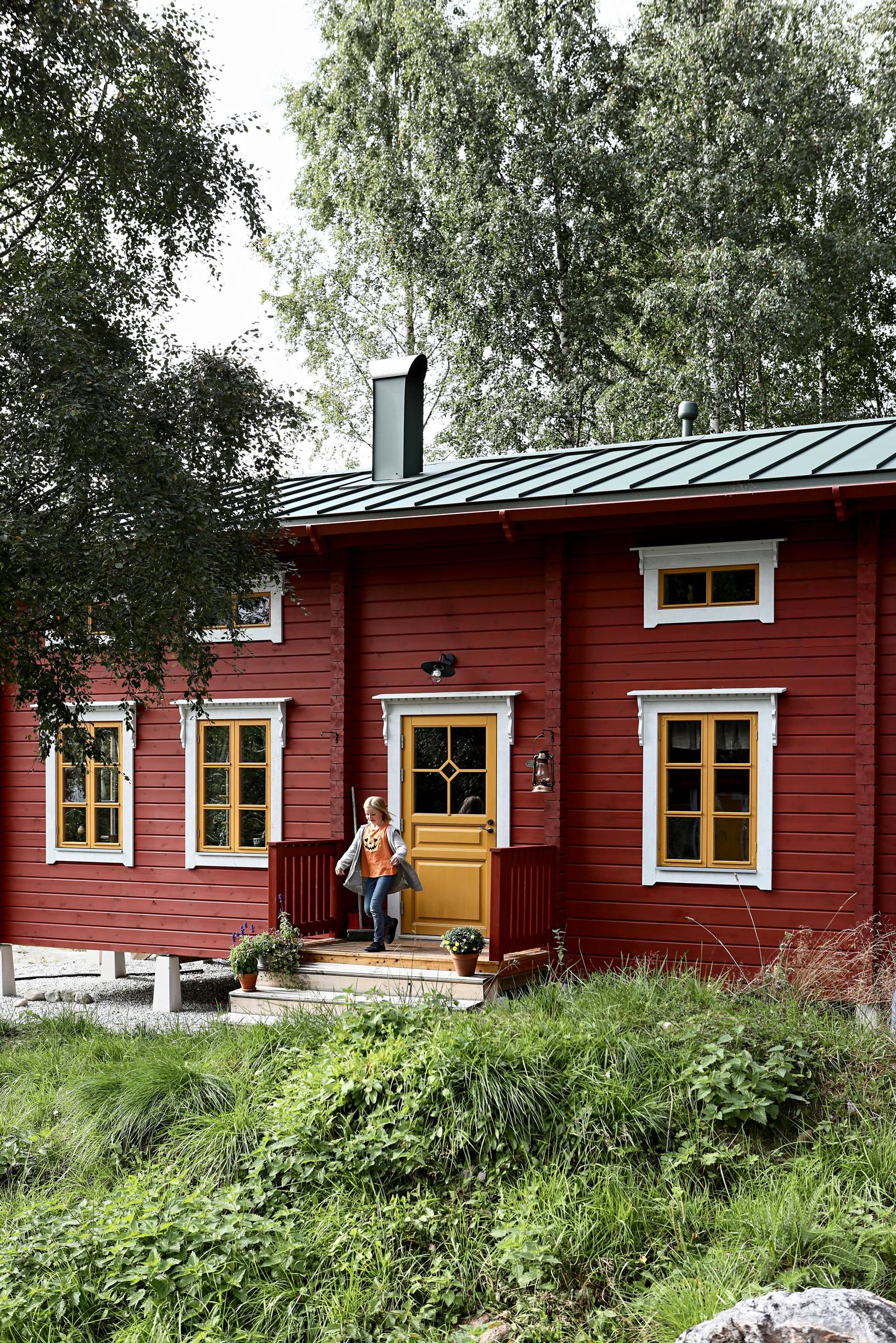 The log house from the outside