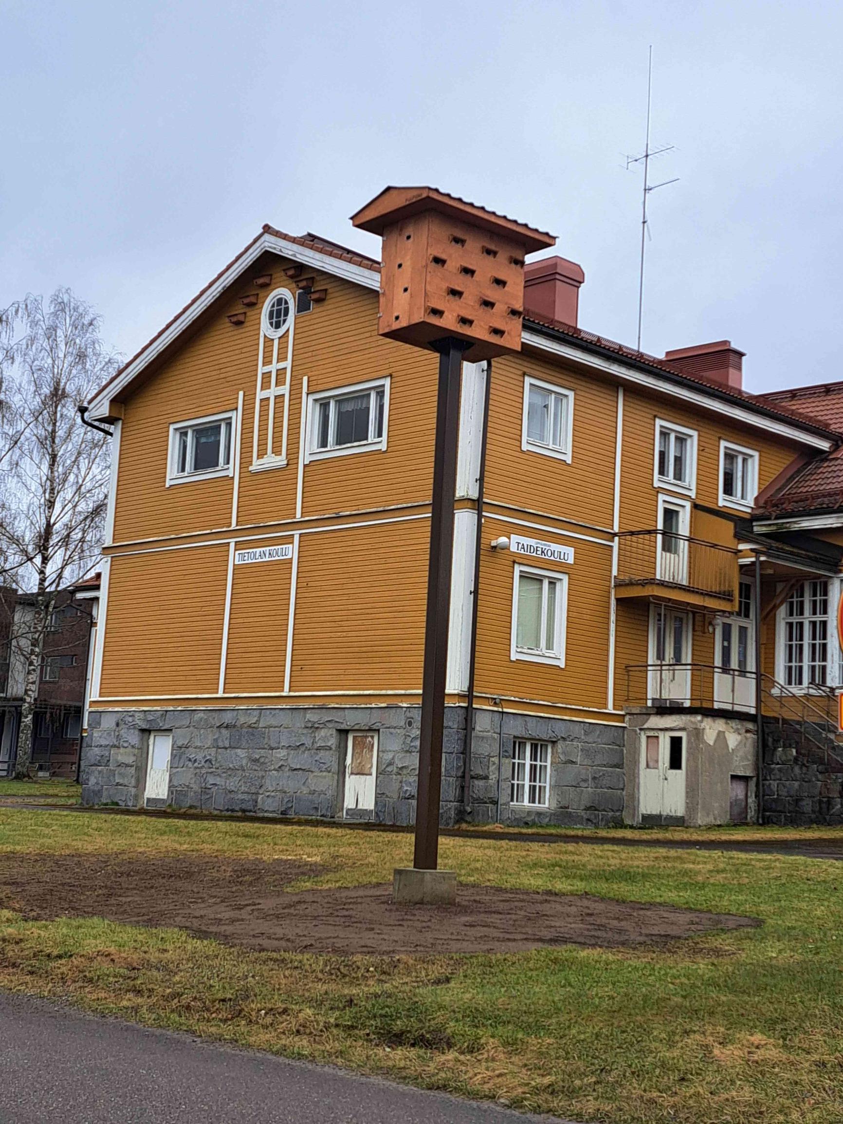 A bird home built by Henriksson in Leppävirta.