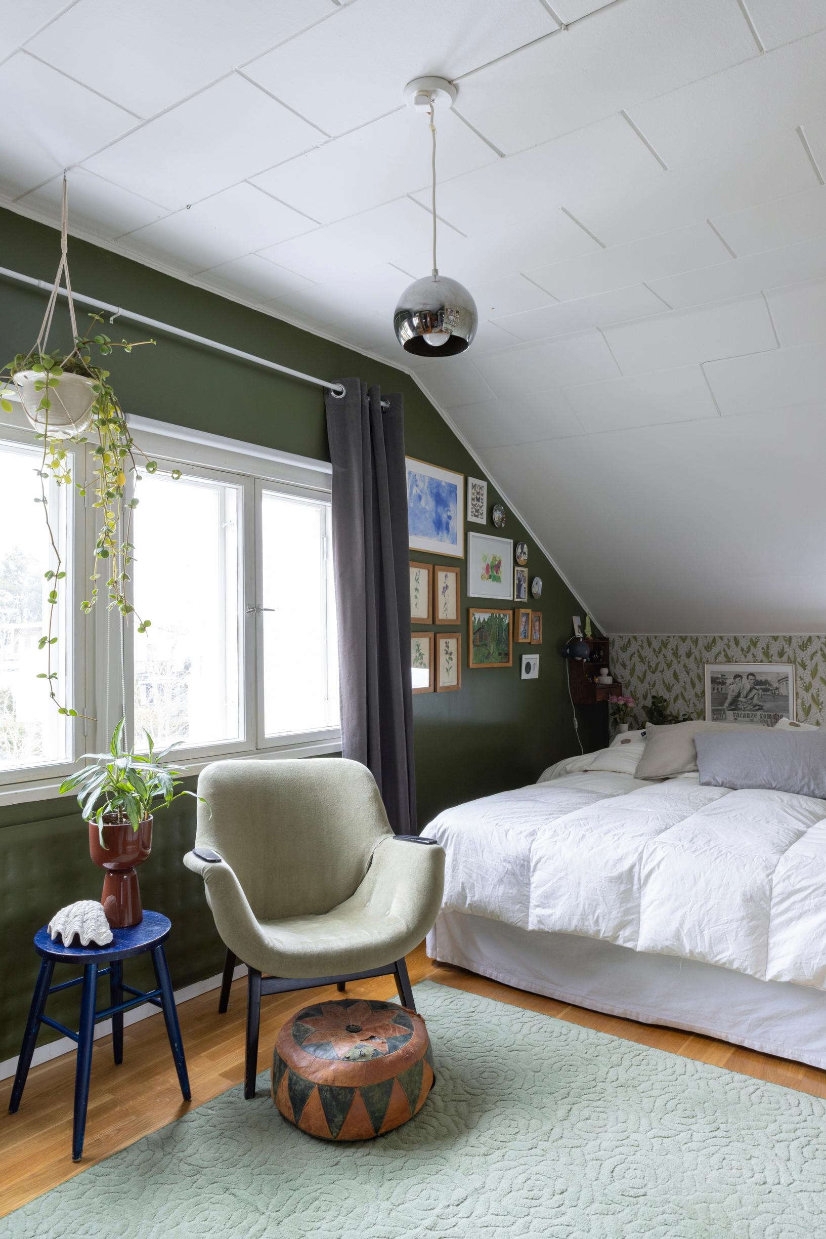 A bedroom painted green