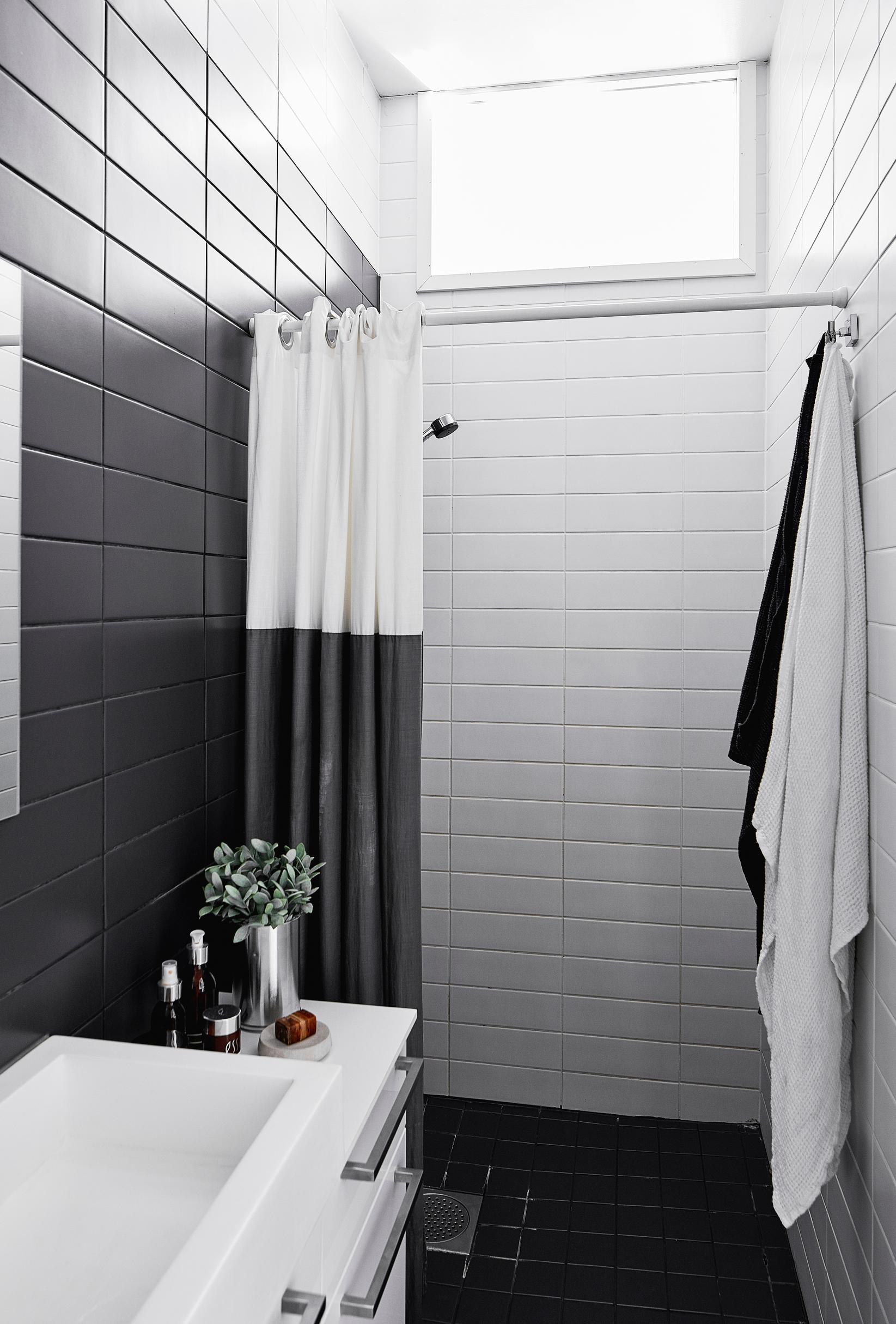 Refresh your bathroom easily with tile paint: tips for a perfect finish