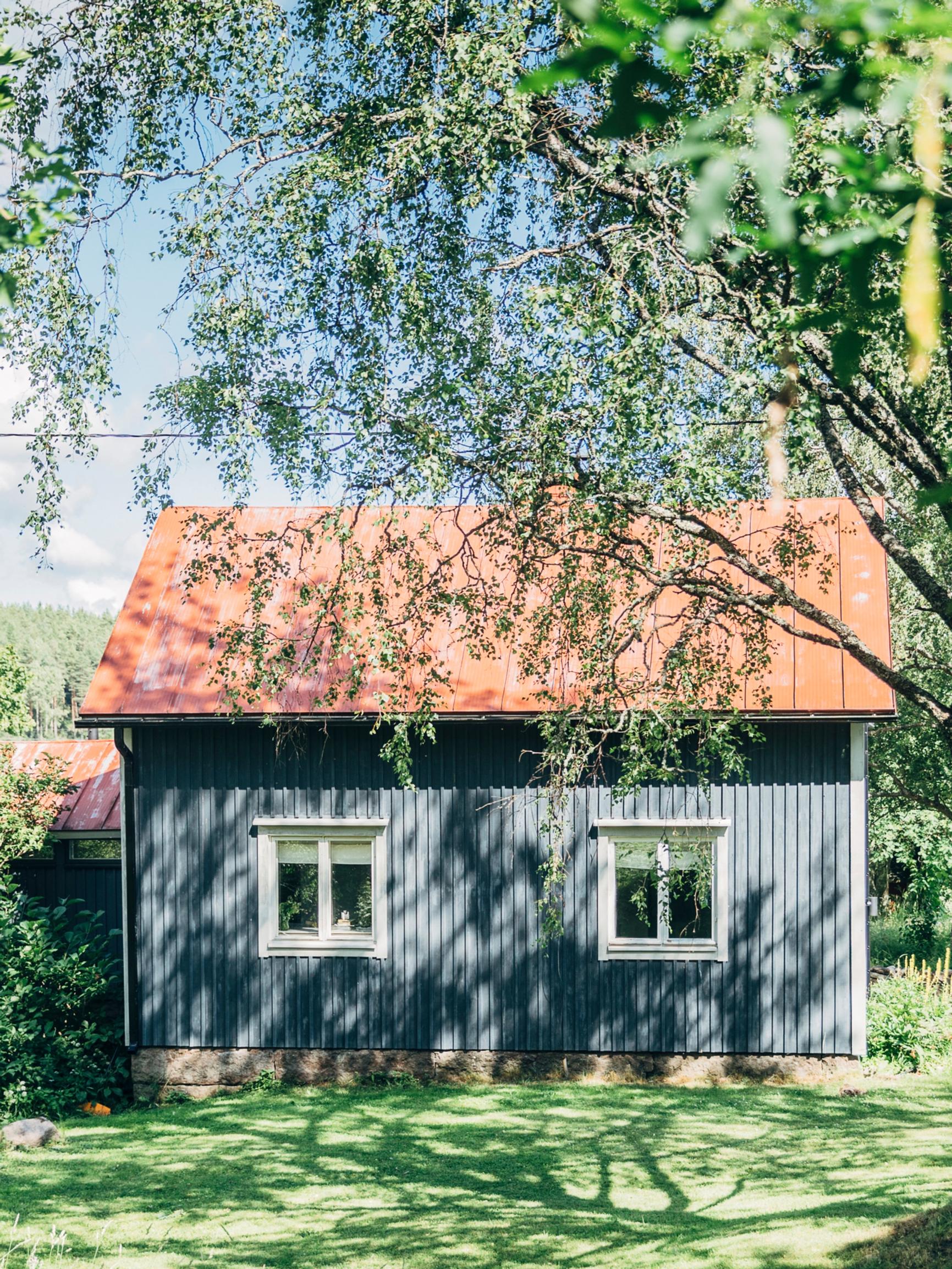 Kaisa and Aleksi transform an old wooden house into a summer home—“It’s as if our ancestors walk here with us”