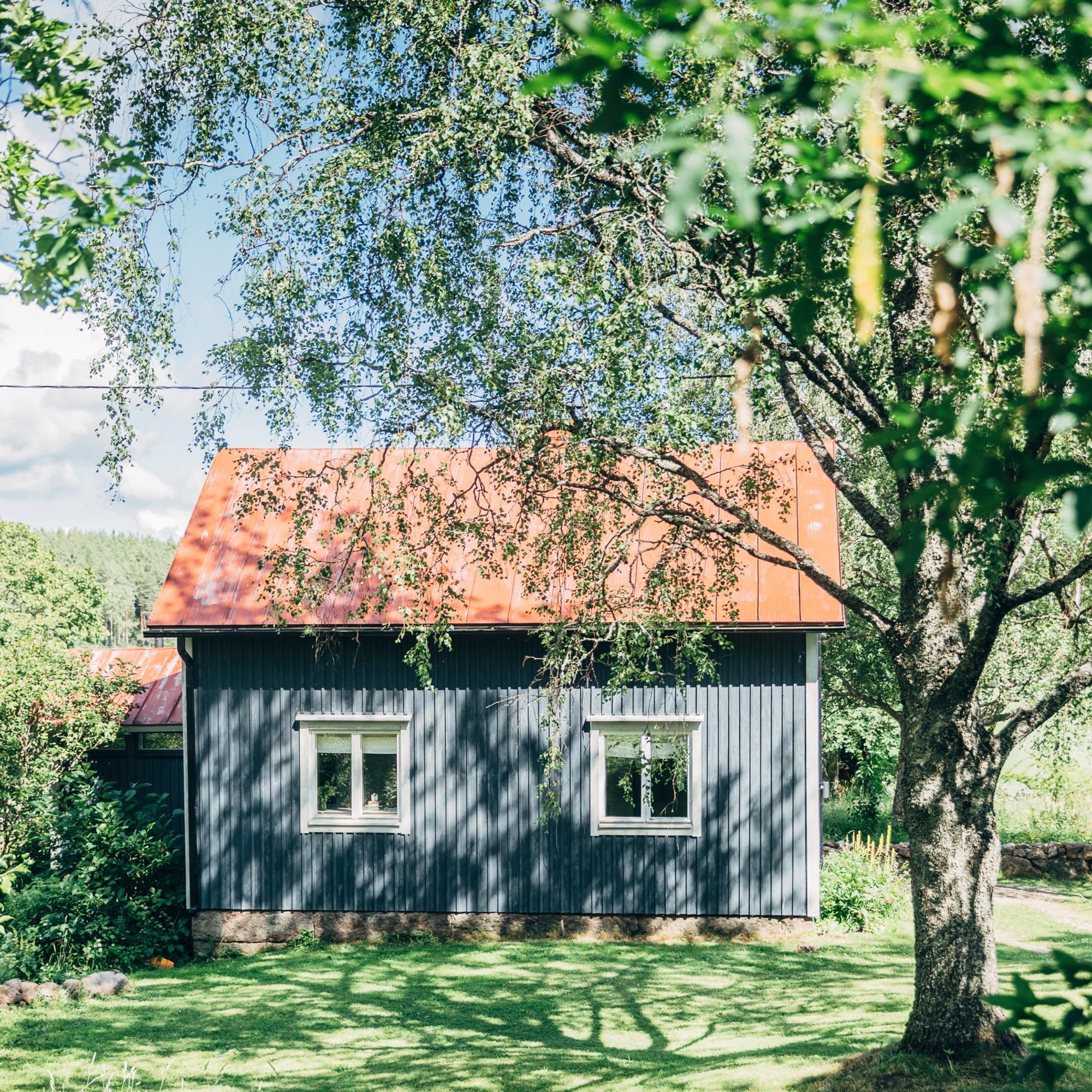 Kaisa and Aleksi transform an old wooden house into a summer home—“It’s as if our ancestors walk here with us”