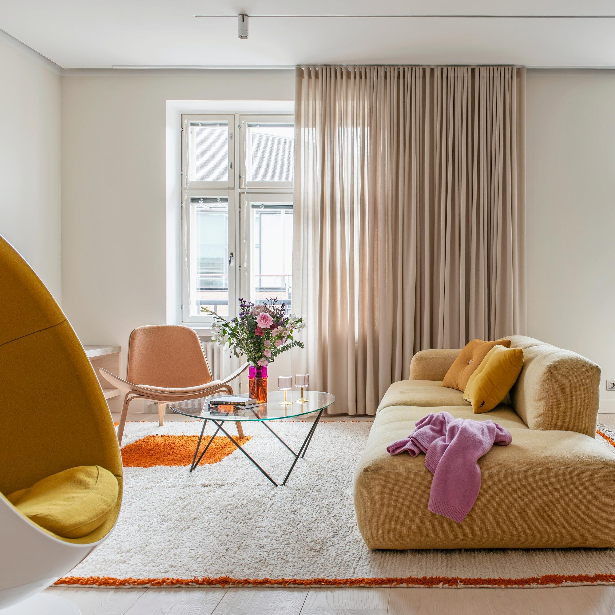 A dentist’s office transformed into a serene and elegant home in central Helsinki—where delicate meets colorful