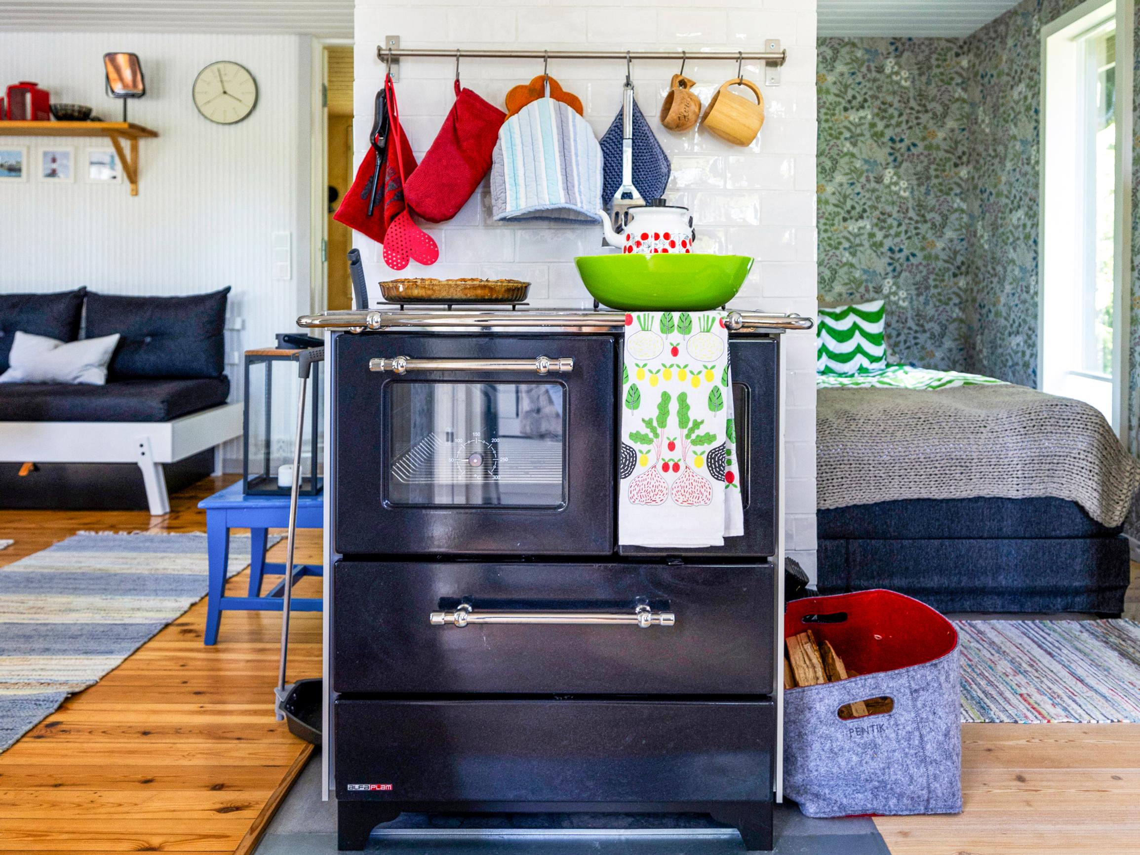 Heidi and Arto’s creative cottage makeover: from sauna to sleeping nook, from dressing room to kitchen