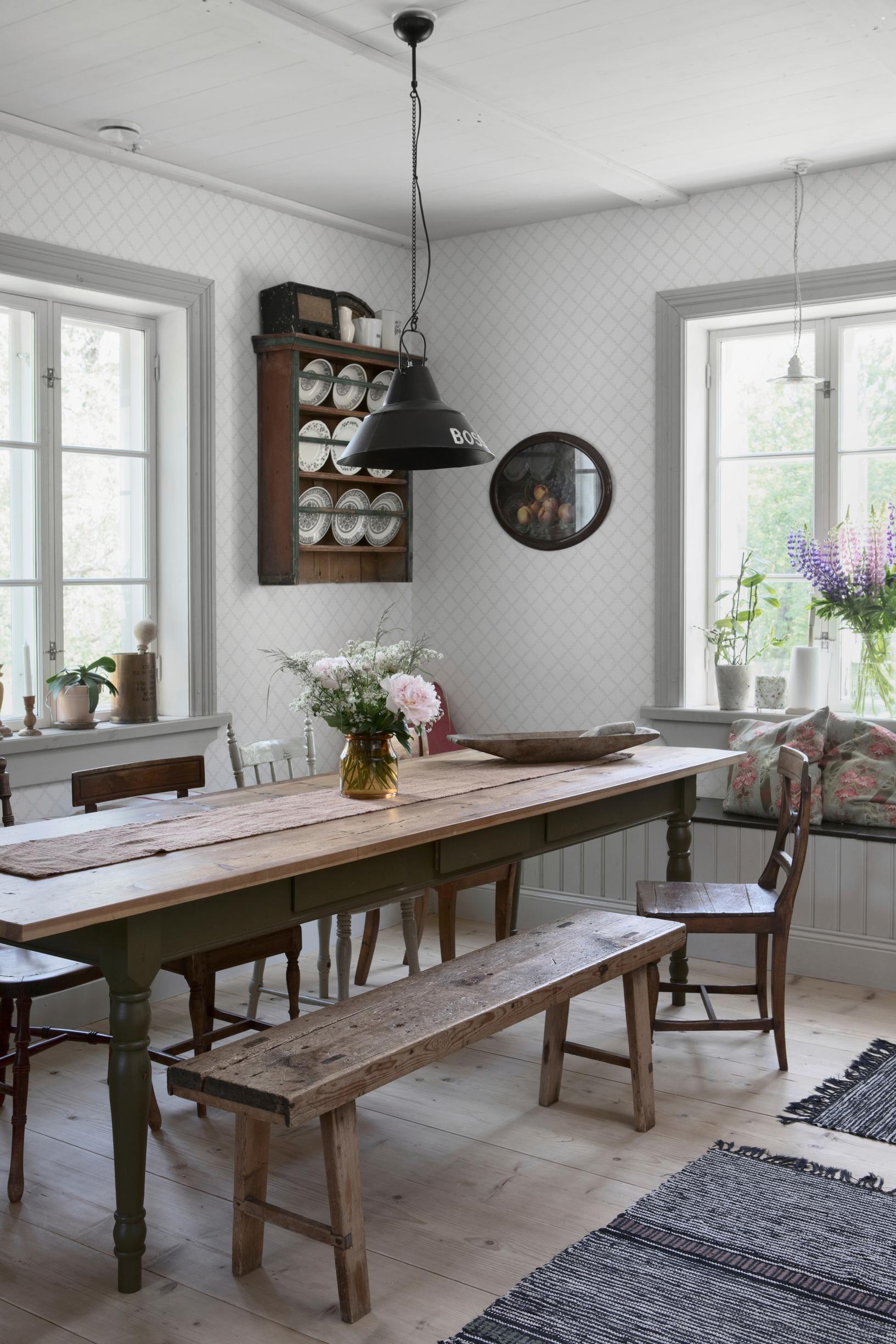 The dining table Mia built