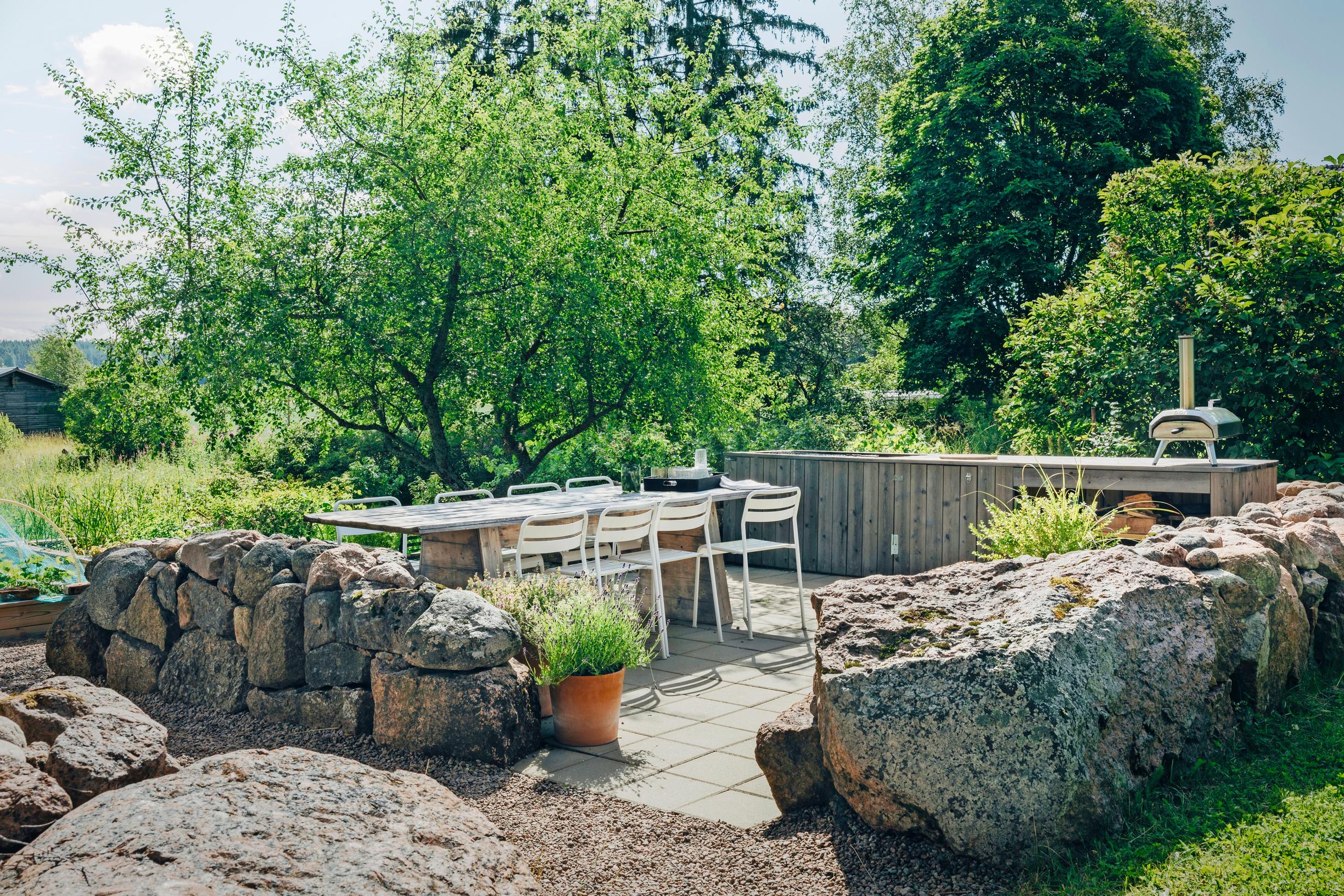 Summer kitchen from stones