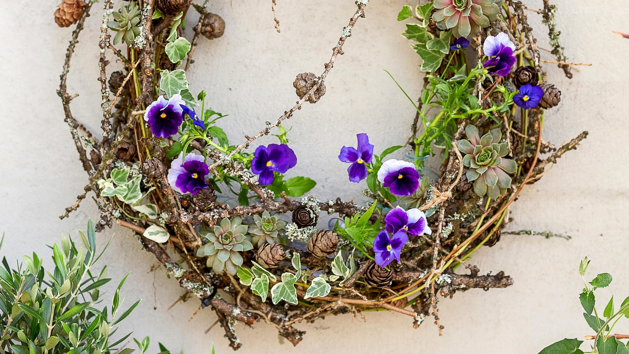 Welcome summer with a pansy wreath—here’s how to weave blooming decoration like a master florist