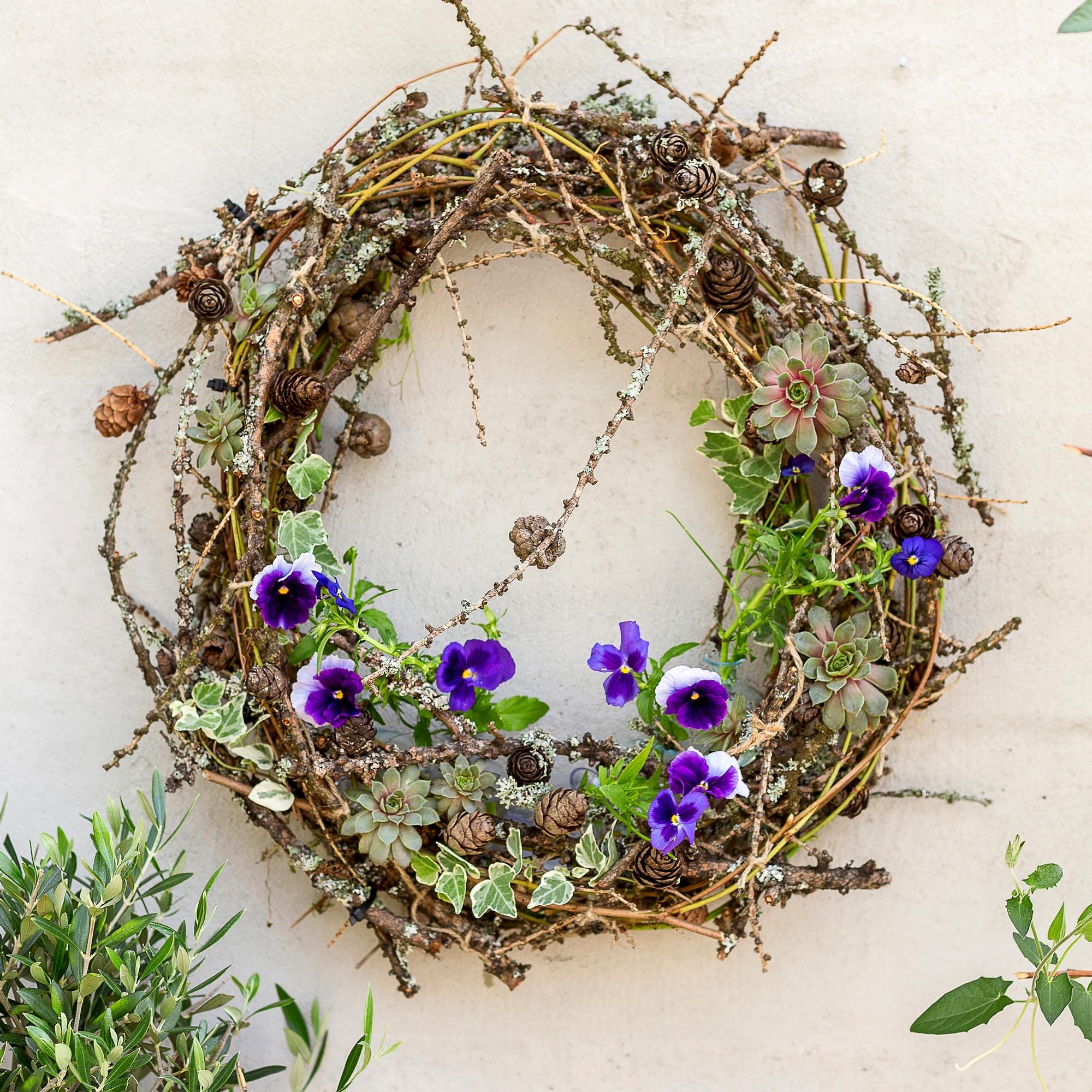 Welcome summer with a pansy wreath—here’s how to weave blooming decoration like a master florist