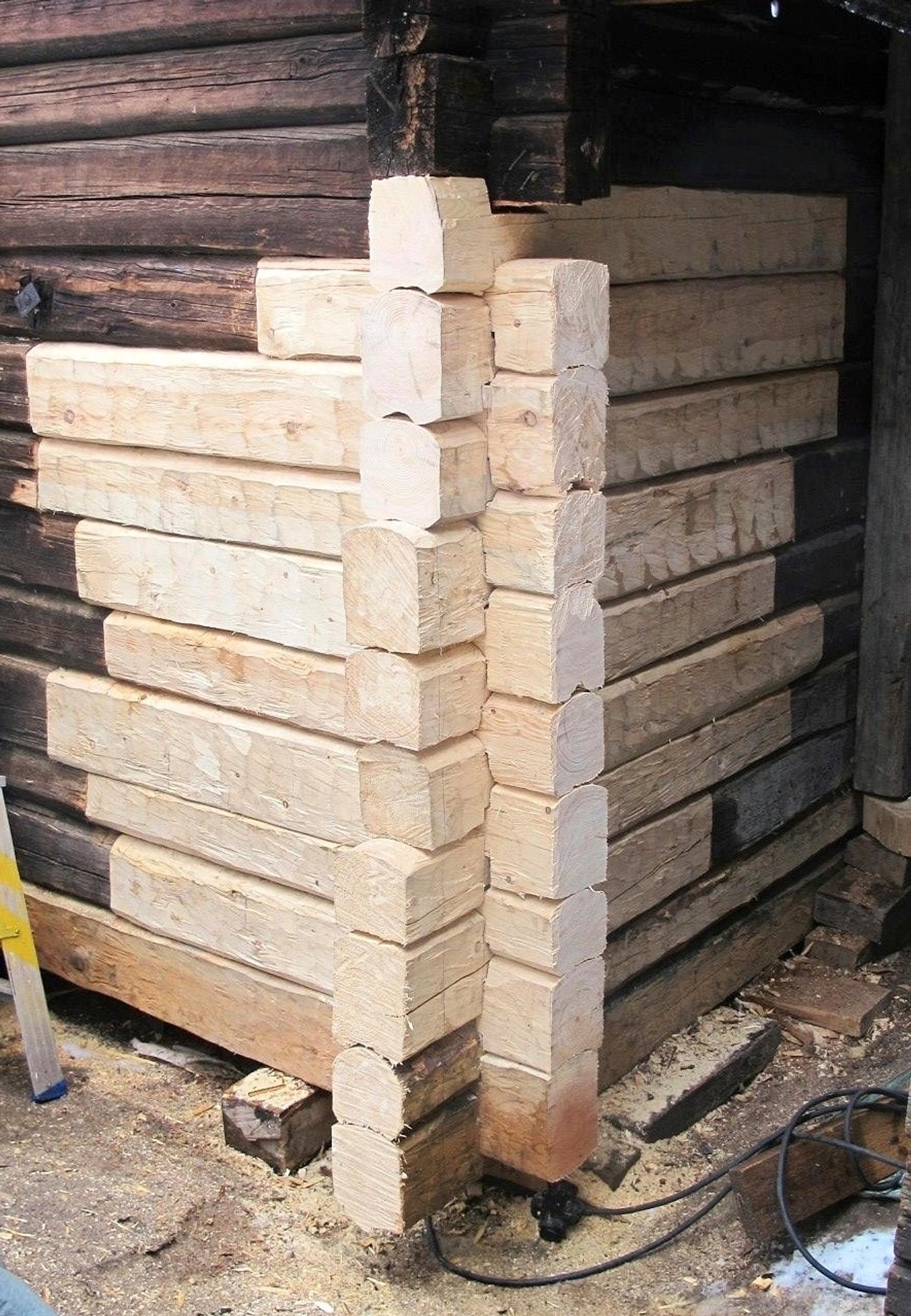 How to repair dry rot: Repairing a log corner