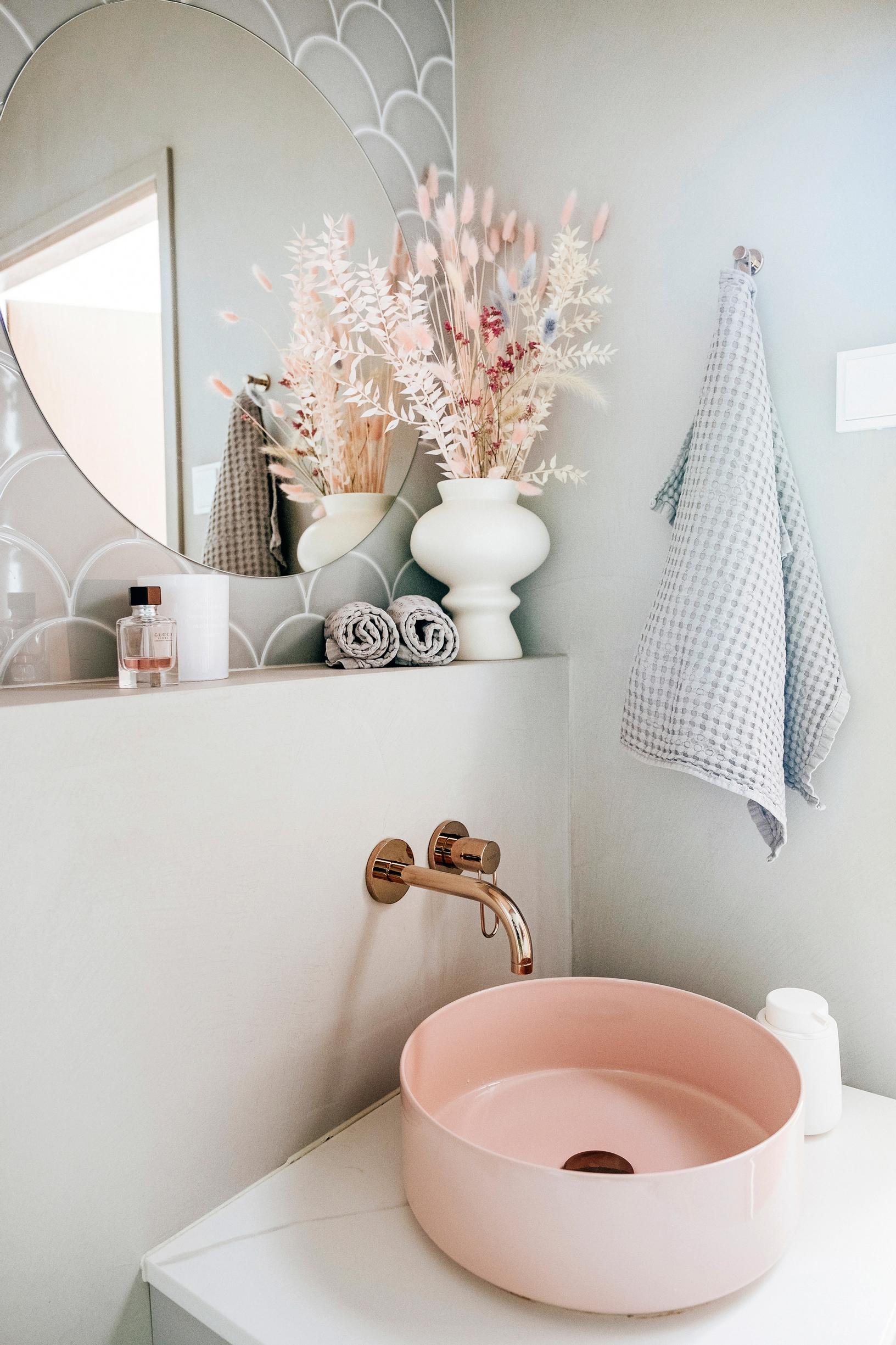 Temal’s pink Loop basin and Hansgrohe’s rose-gold Axor Uno faucet