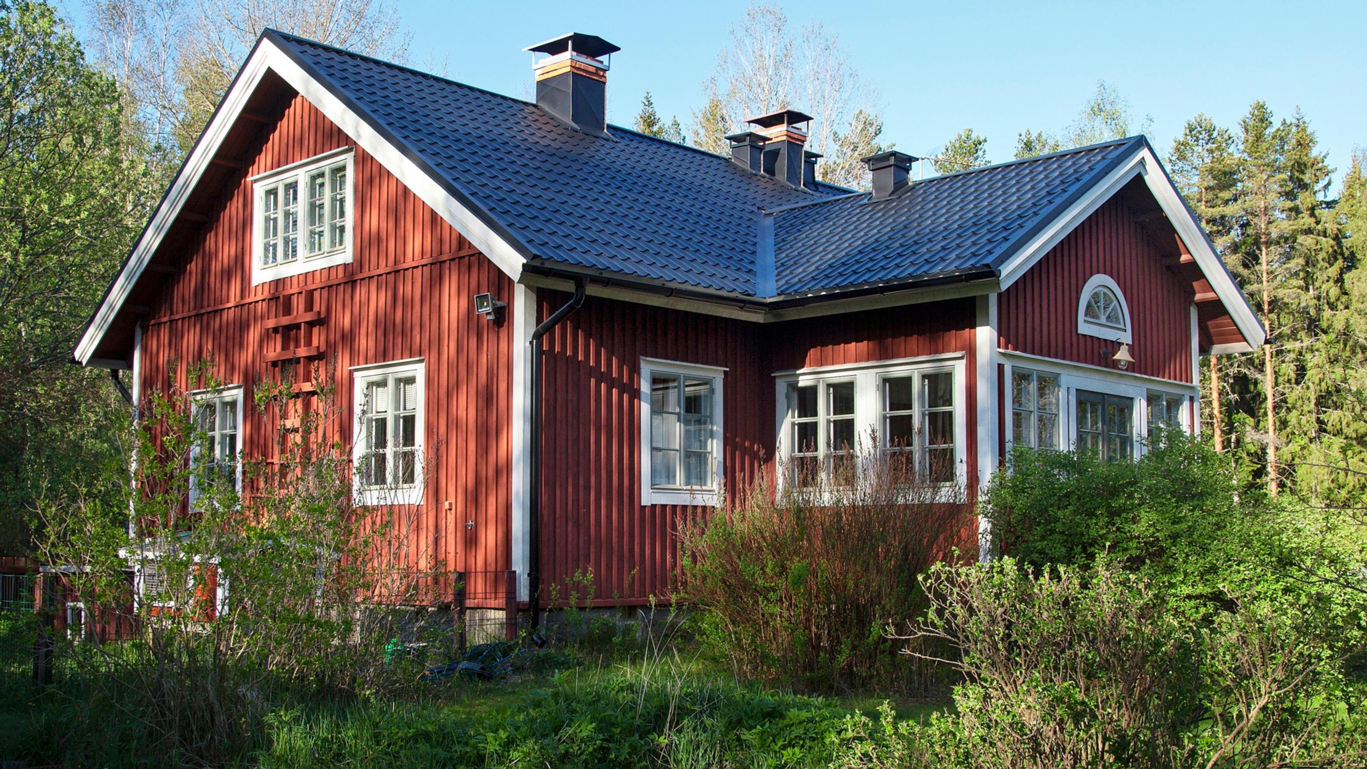 Alarm clocks were left behind in the city! Maisa and Antti’s family made their home at Brobäck farm, where they live in tune with nature