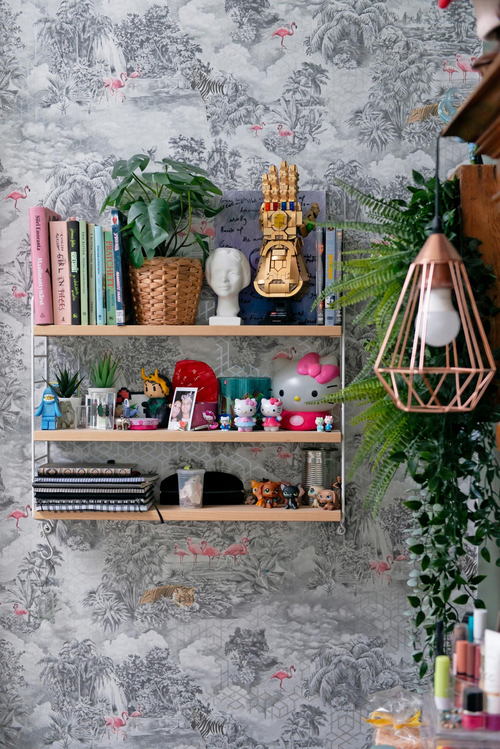 objects on a String shelf