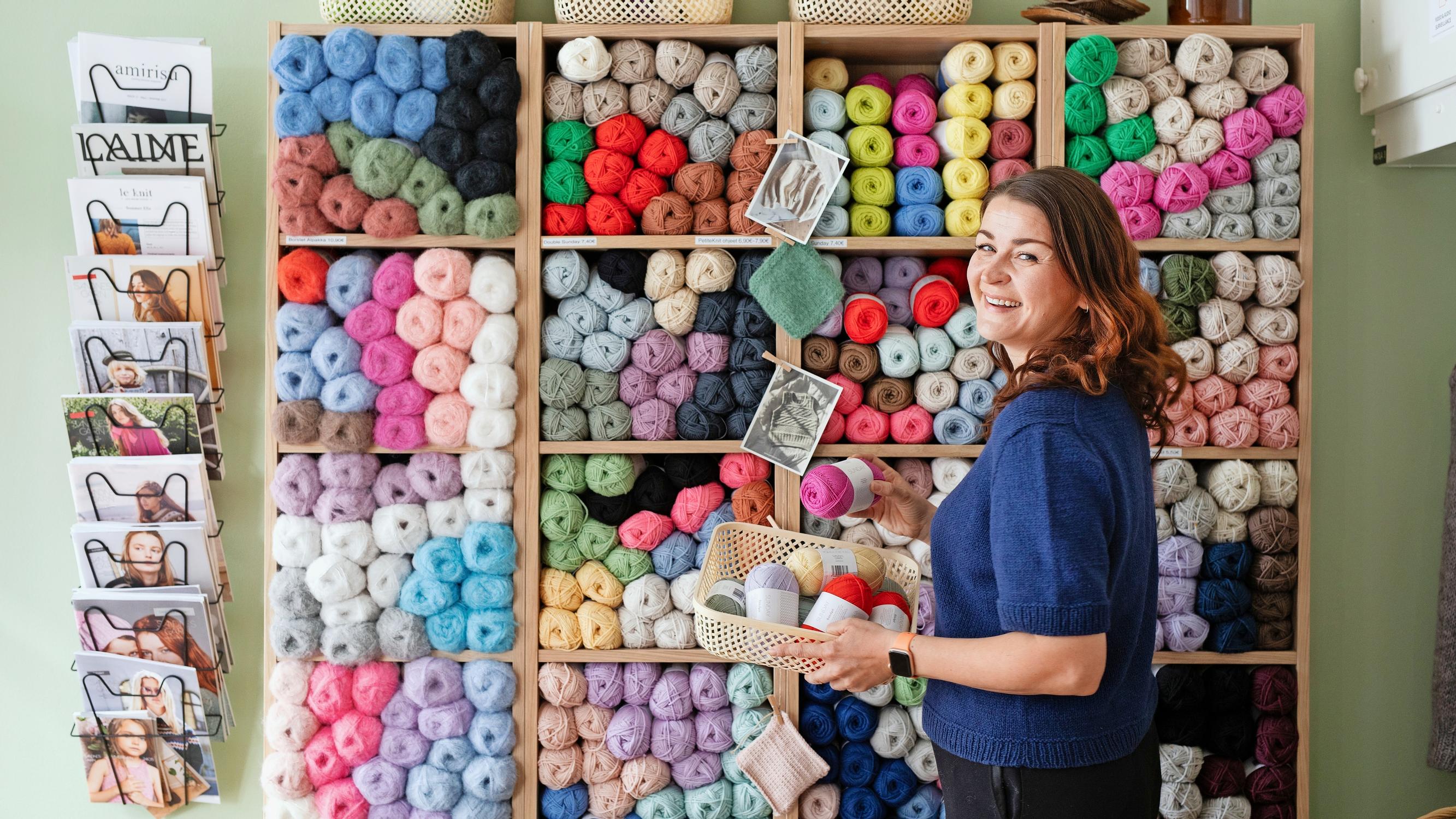 Teacher Else, 47, left teaching to open her dream yarn shop: “The biggest change is that I’m no longer tired”