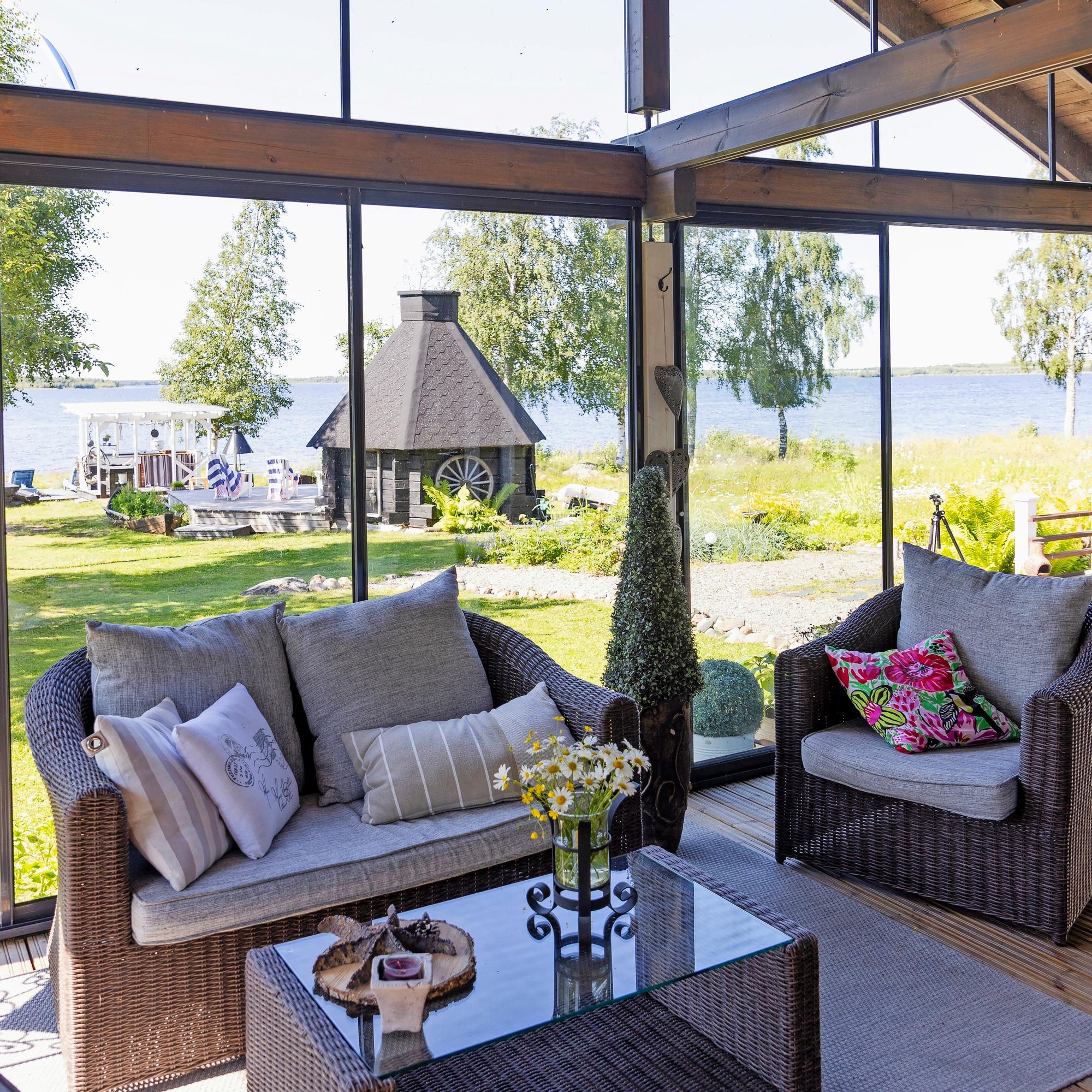 Boundless creativity at Eki and Marita’s island retreat: driftwood pergola edges, fishing-net decor, and more