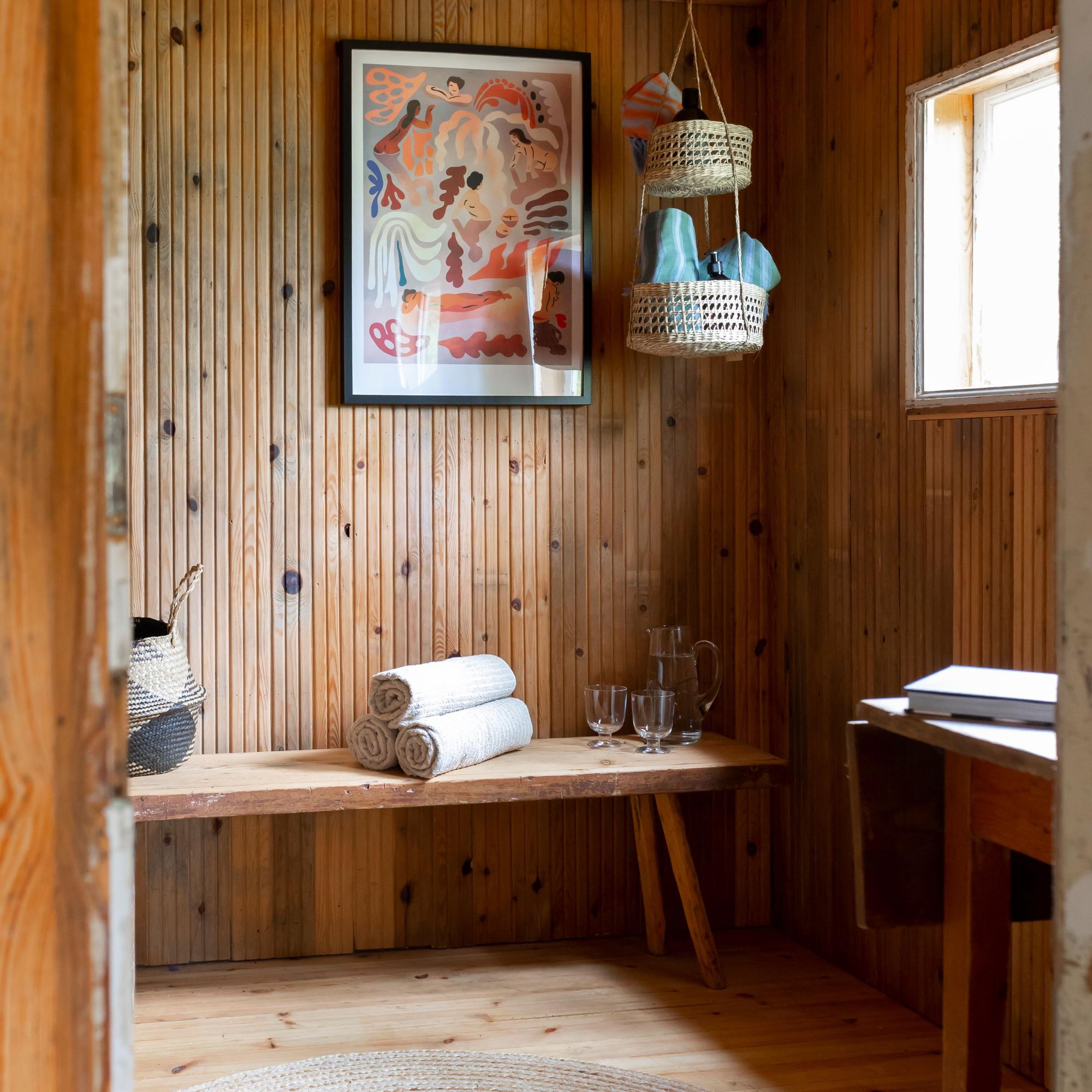 8 stylish cottage sauna entrances—sauna room decorating ideas for a functional changing room