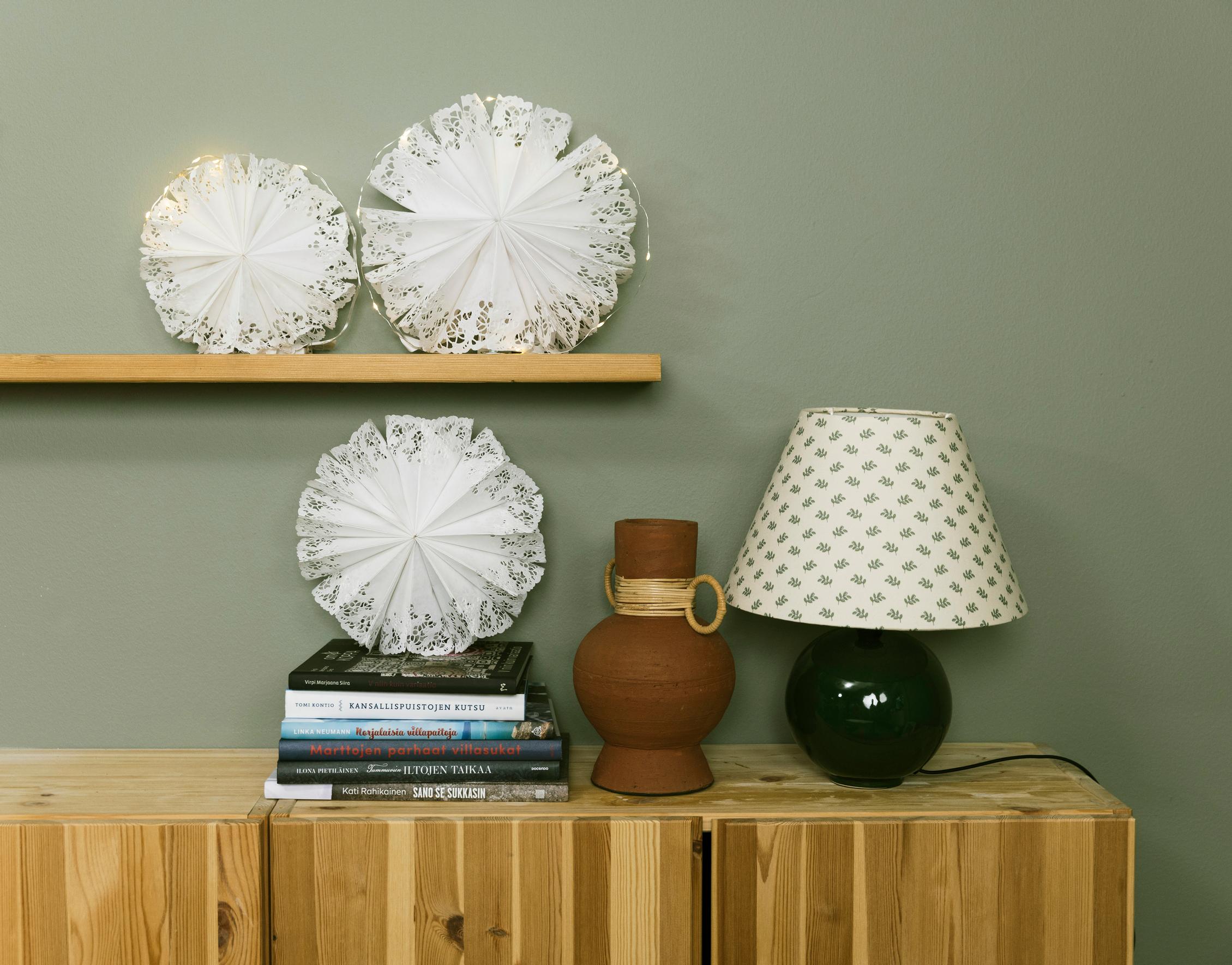 Paper doily star: dainty as jewelry—make this holiday favorite in no time