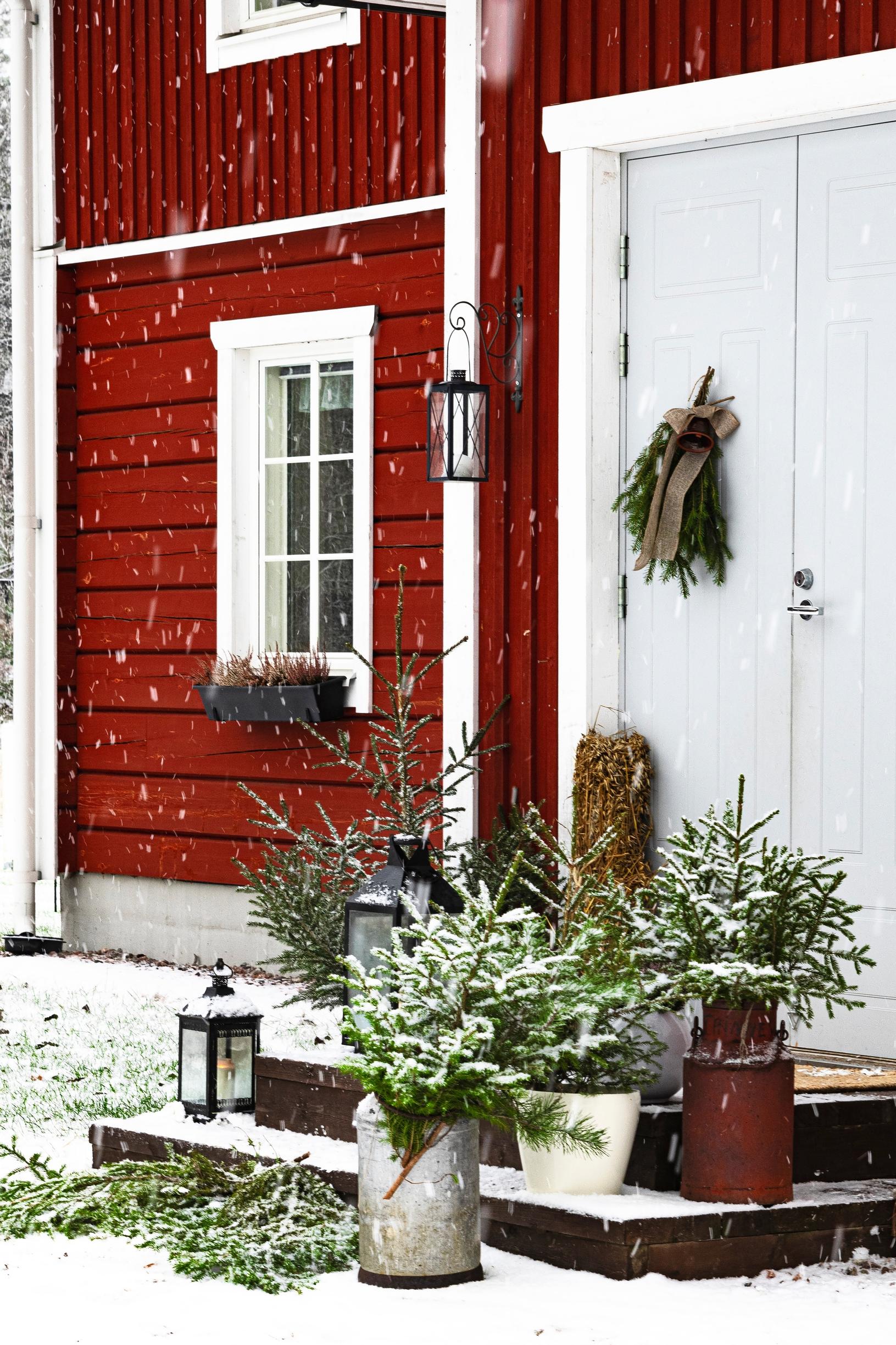 A Christmassy entrance