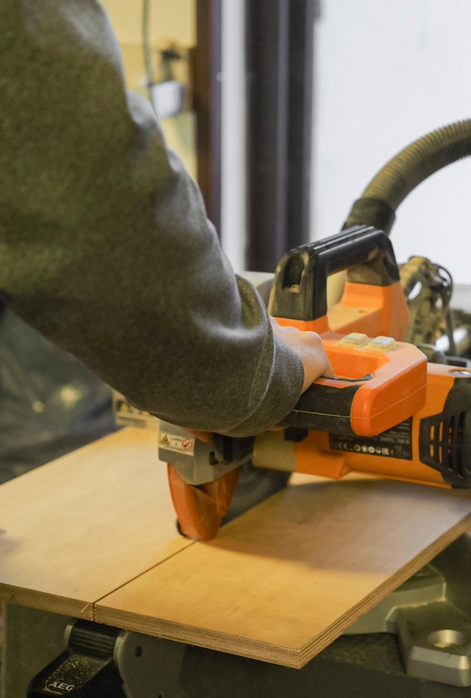Cutting the boards for the bedside table