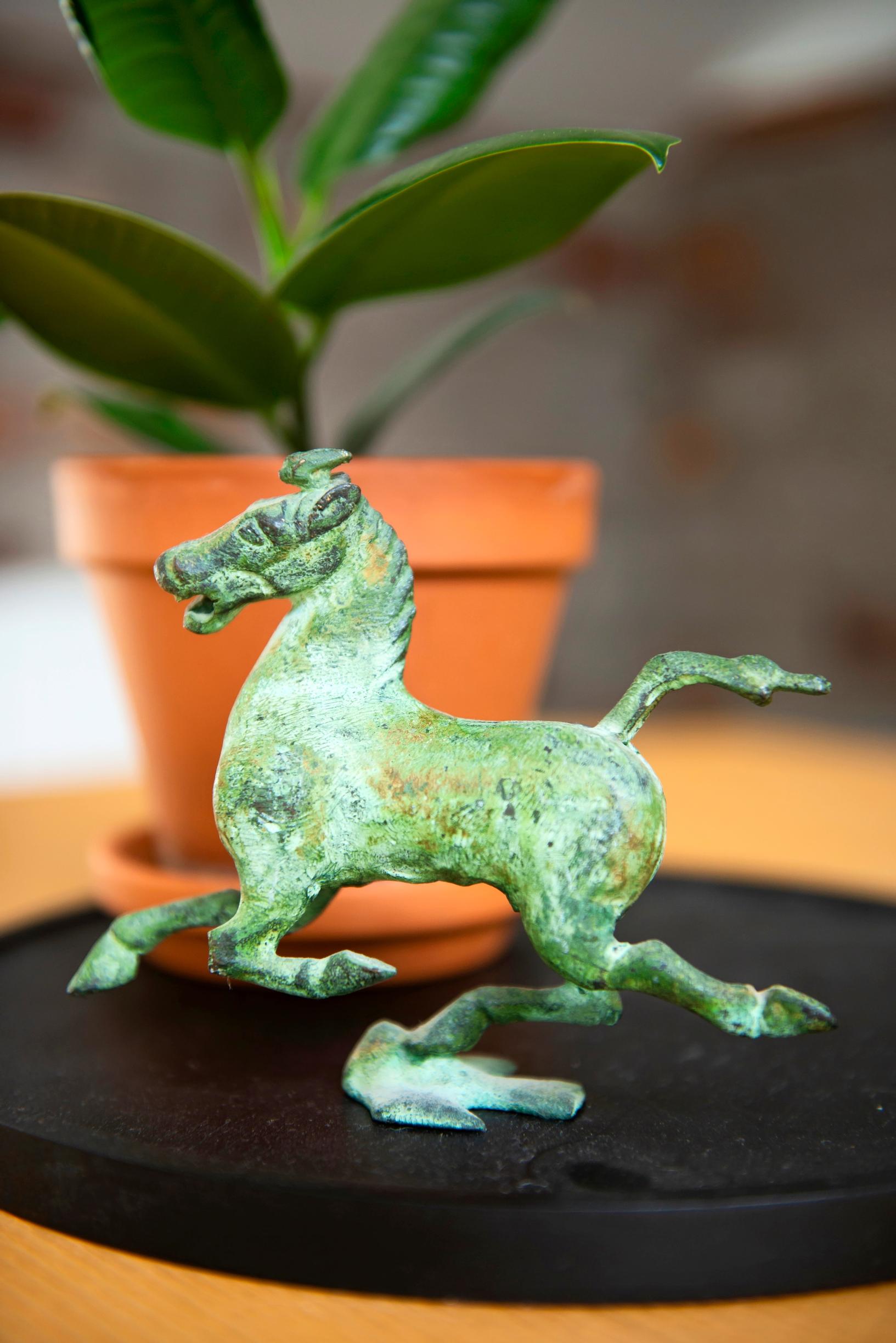 Photo of an antique horse statue.