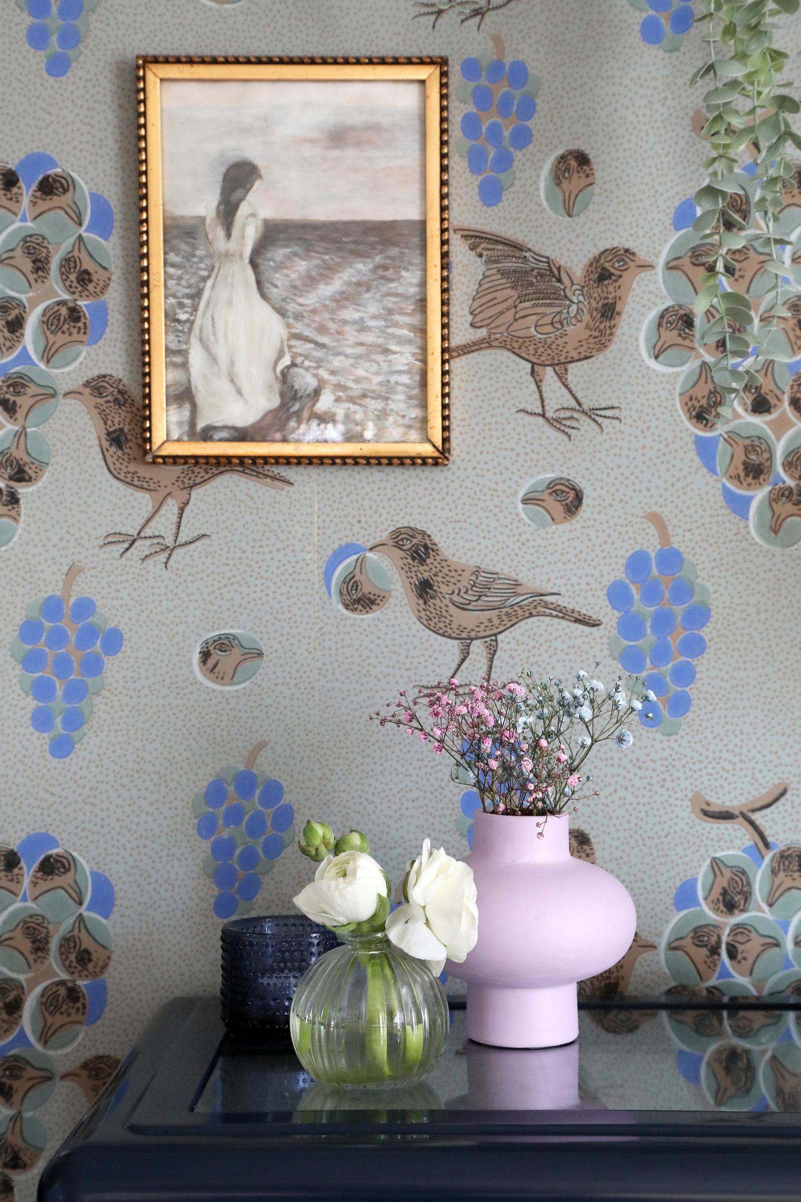 Grandmother’s old painting and the Ken kiuruista kaunein wallpaper by Pihlgren & Ritola.