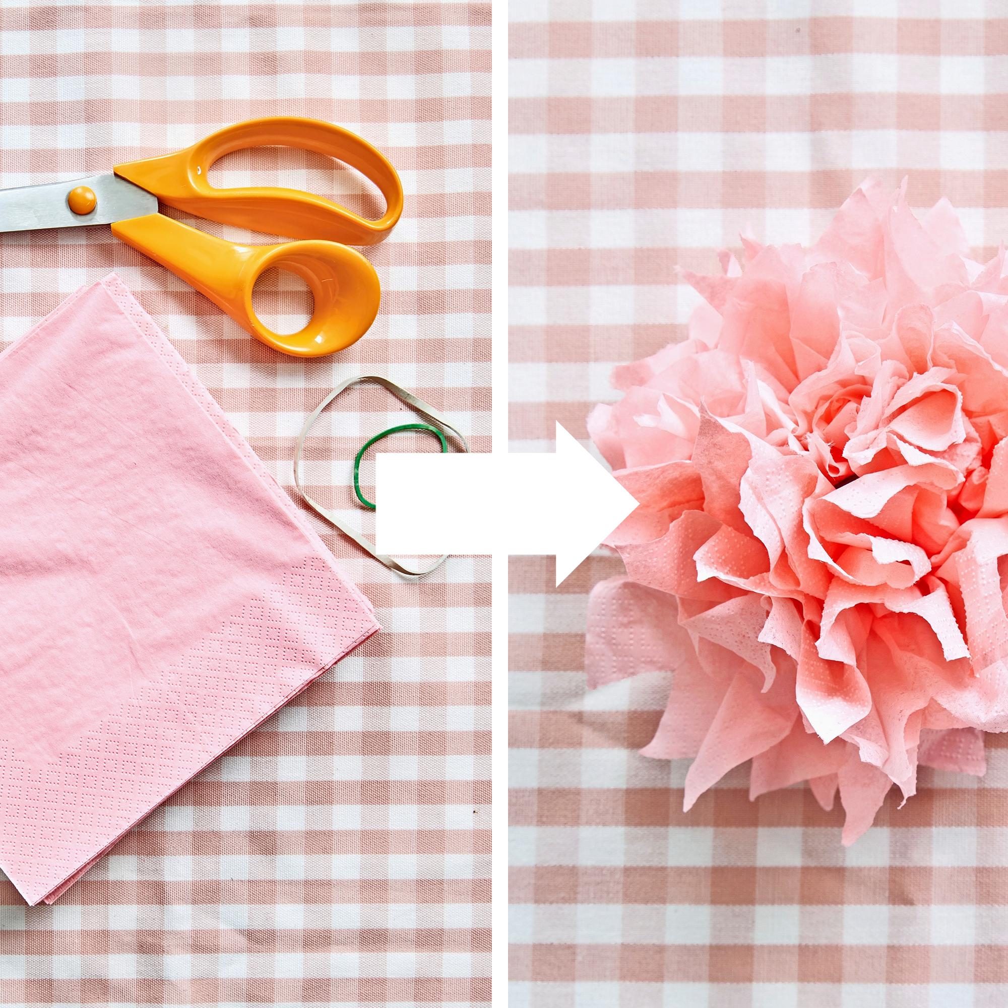 Stunningly easy flower decorations! All you need is two paper napkins and a rubber band