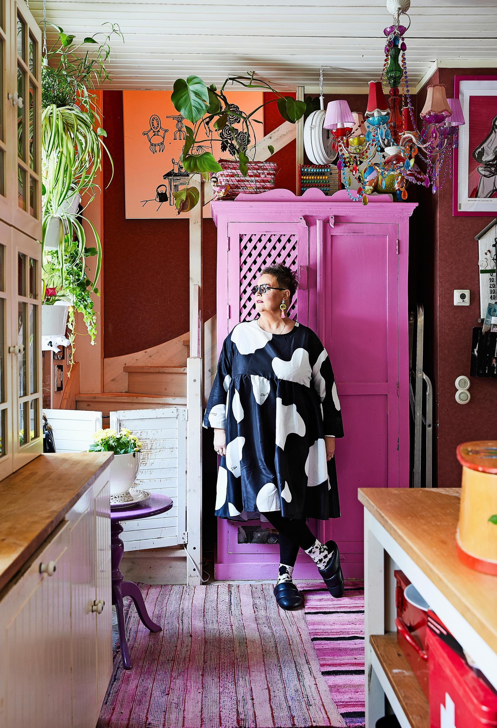 Ulli Toiviainen in her home